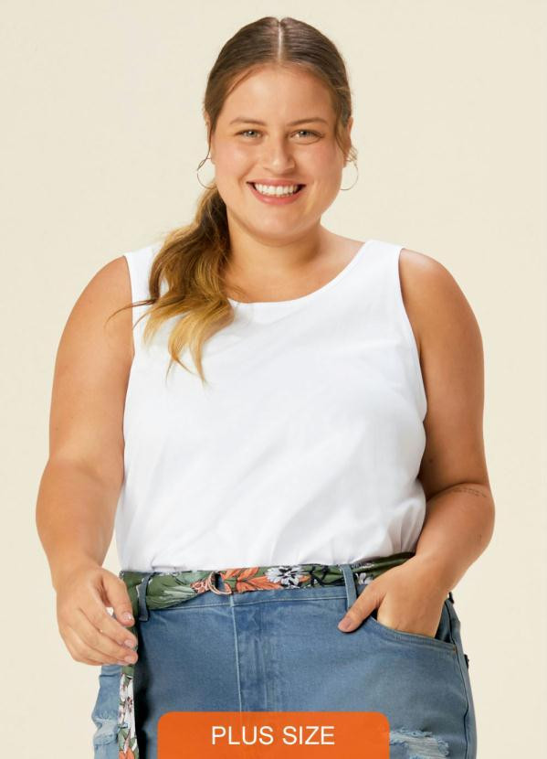 Malwee - Blusa Branca Básica em Malha Plus | Posthaus (BR)