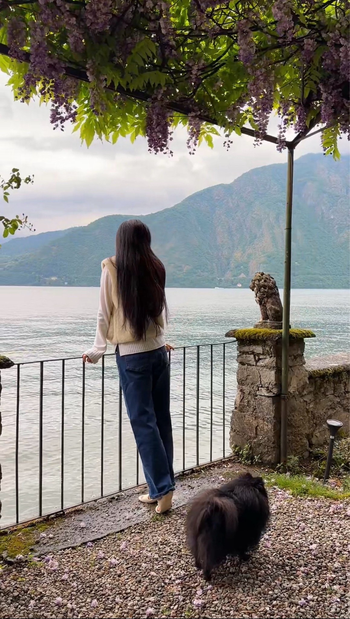 Lake como casual outfit

#LTKmorningroutine #LTKootd #LTKTravel
