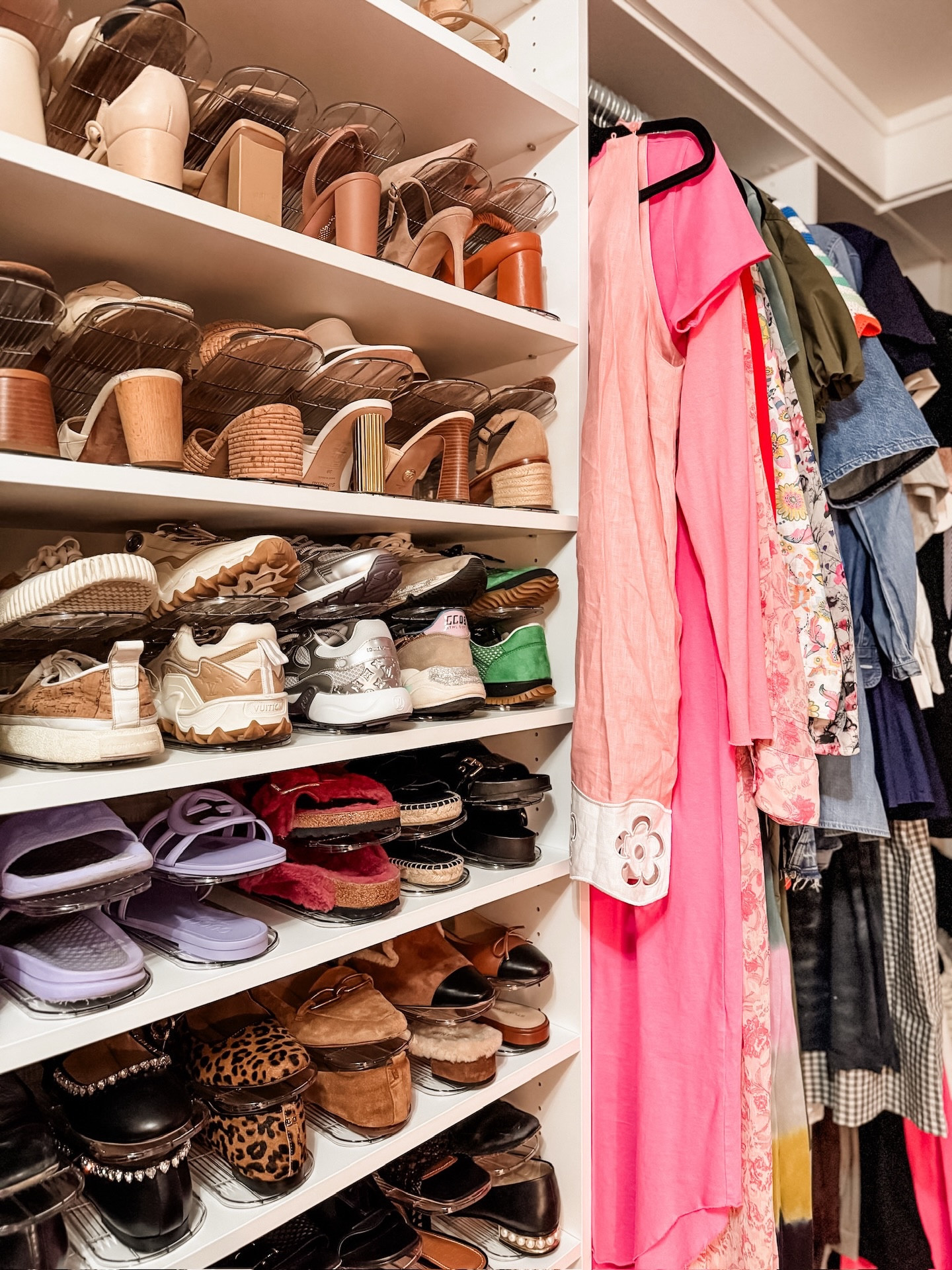 The power of an edit session! 
⠀⠀⠀⠀⠀⠀⠀⠀⠀
This primary closet got a facelift and maxed out shoe storage with some new product, a shoe lovers dream. 😍 
⠀⠀⠀⠀⠀⠀⠀⠀⠀
We’ve linked all of our favs for you over on @ltk