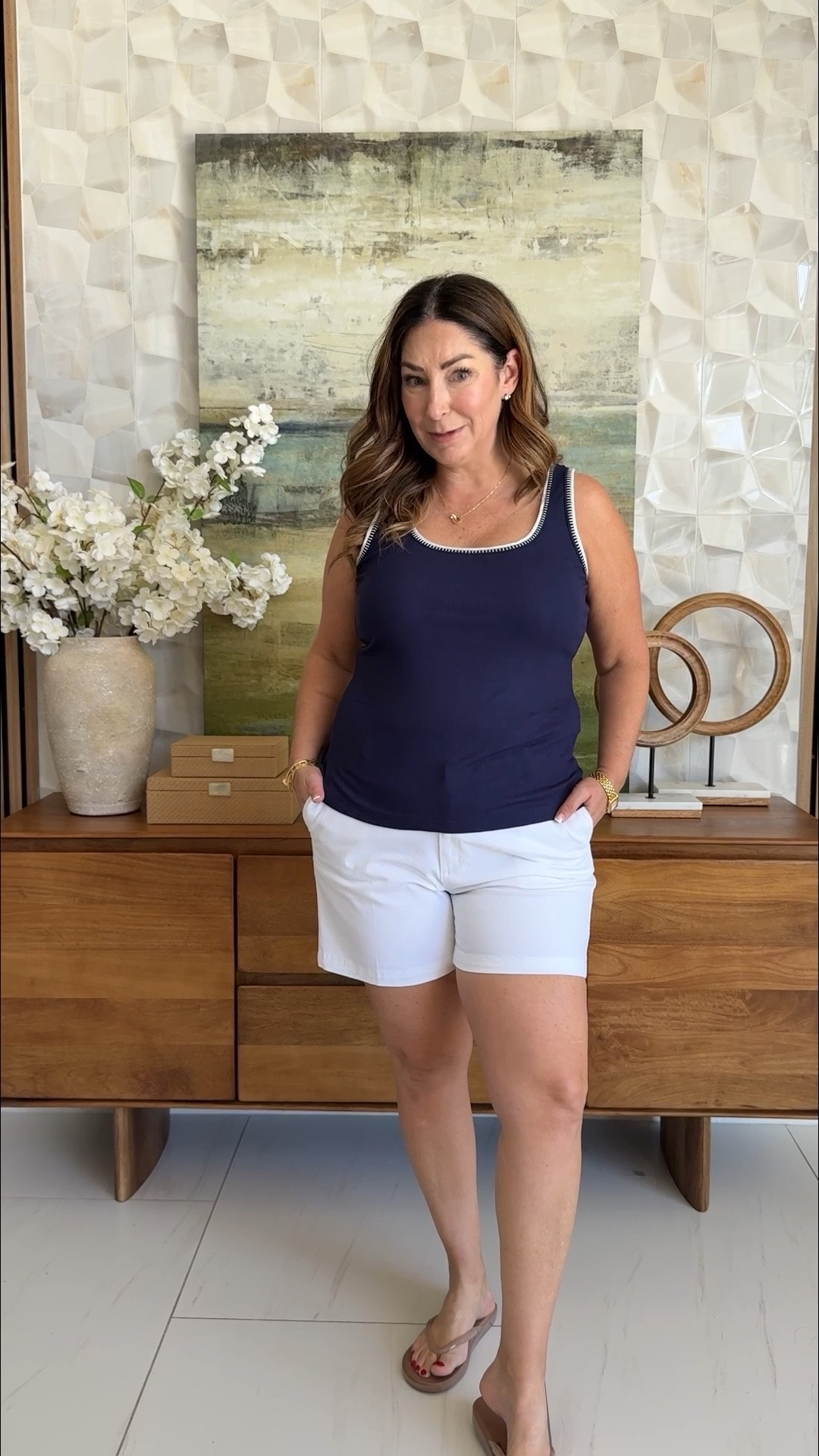 Amazon white Chico shorts 5” inseam size up, 14 // stitched edge tank tts, L

#LTKmomlife #LTKOver40 #LTKMidsize