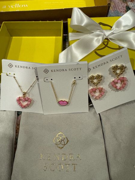 Kendra Scott Valentine’s Day jewelry 



#LTKSeasonal #LTKstyletip #LTKfindsunder100