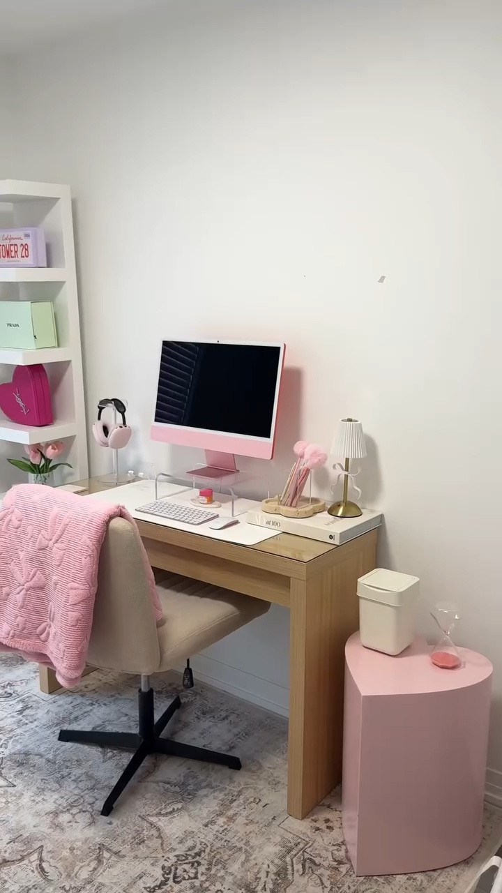 Move in Diaries Pt. 5 🤍 today we are finally setting up my desk & office space! 

Drop the word ‘DESK’ below & I’ll send you any available links 💌

#desksetup #desk #officespace #homedecor