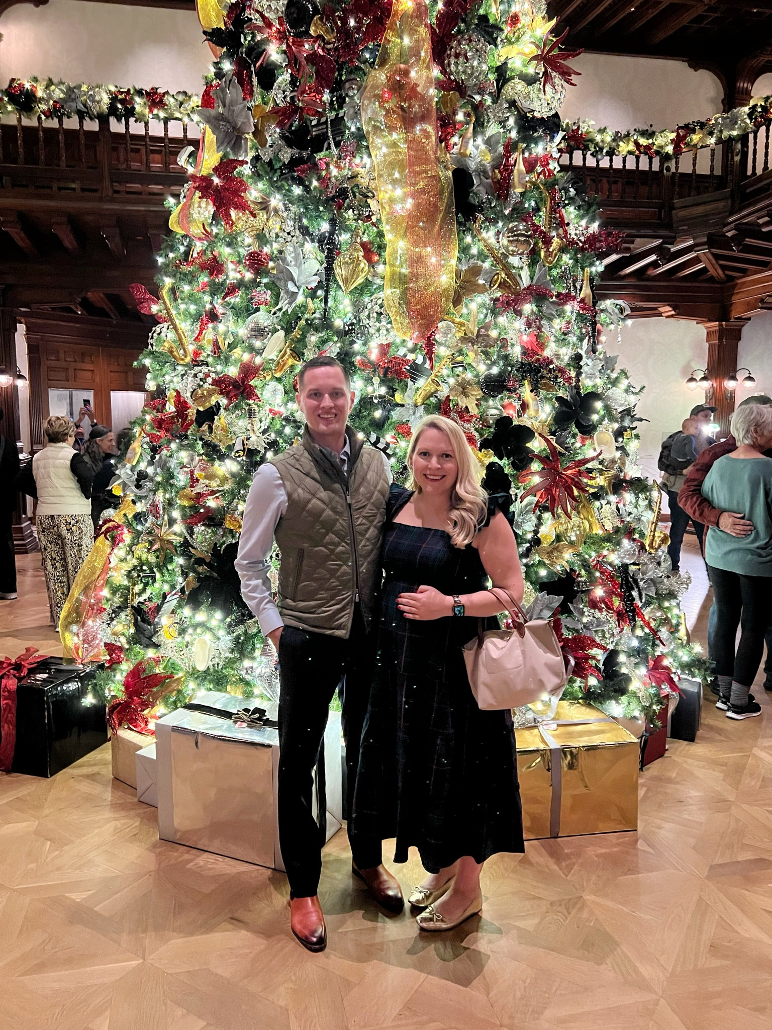 Birthday dinner outfit at the Hotel Del Coronado 🥂✨

Hill House, nap dress, gold ballet flats, holiday outfit, holiday outfit inspo, plaid dress, tartan dress 

#LTKHoliday #LTKBump #LTKParties