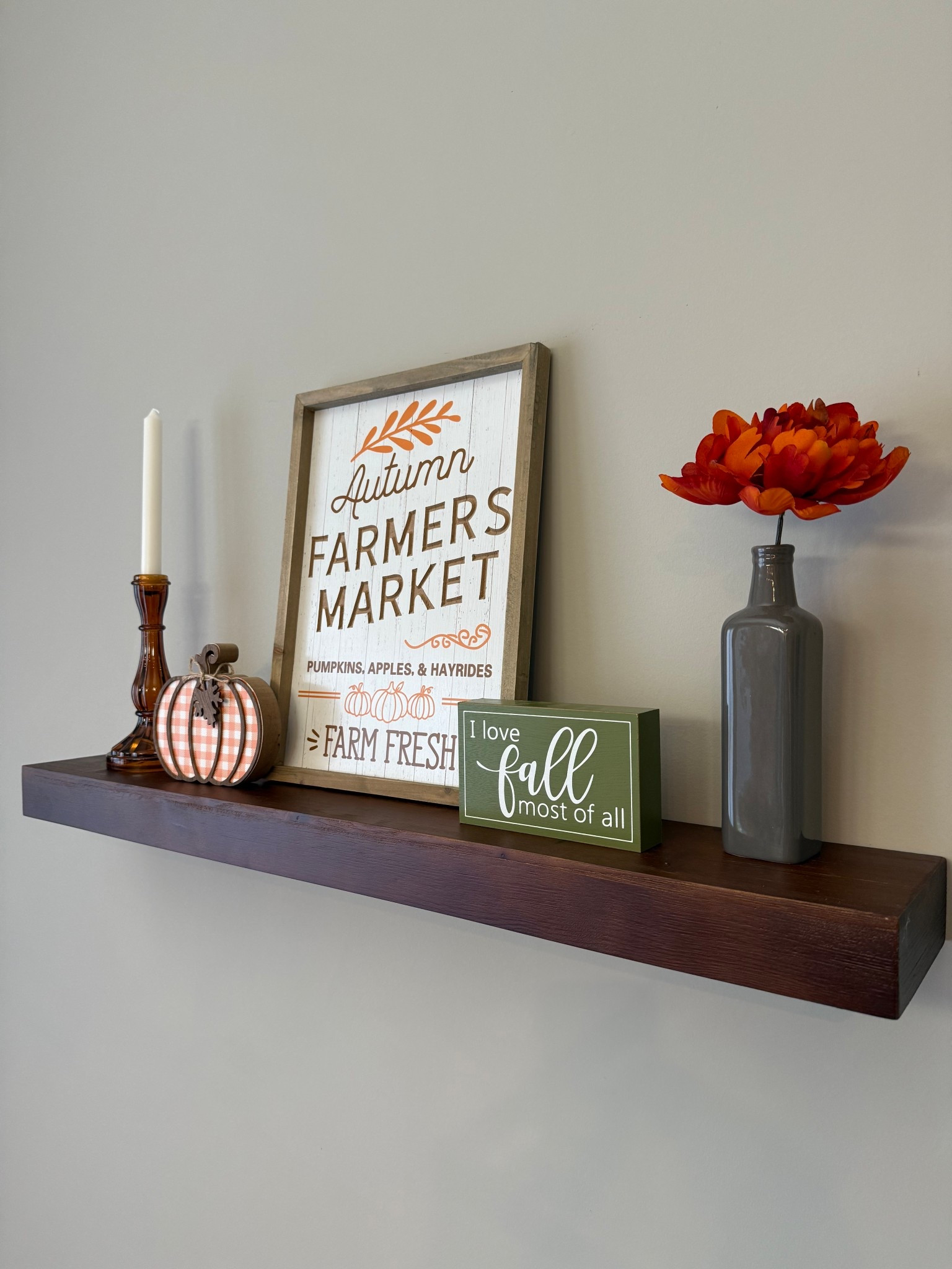Fall floating shelf decor 🍂🍁

Floating shelf, candlestick holder, pumpkin, farmer’s market, autumn, flower, vase, I love fall most of all

#LTKHome #LTKSeasonal