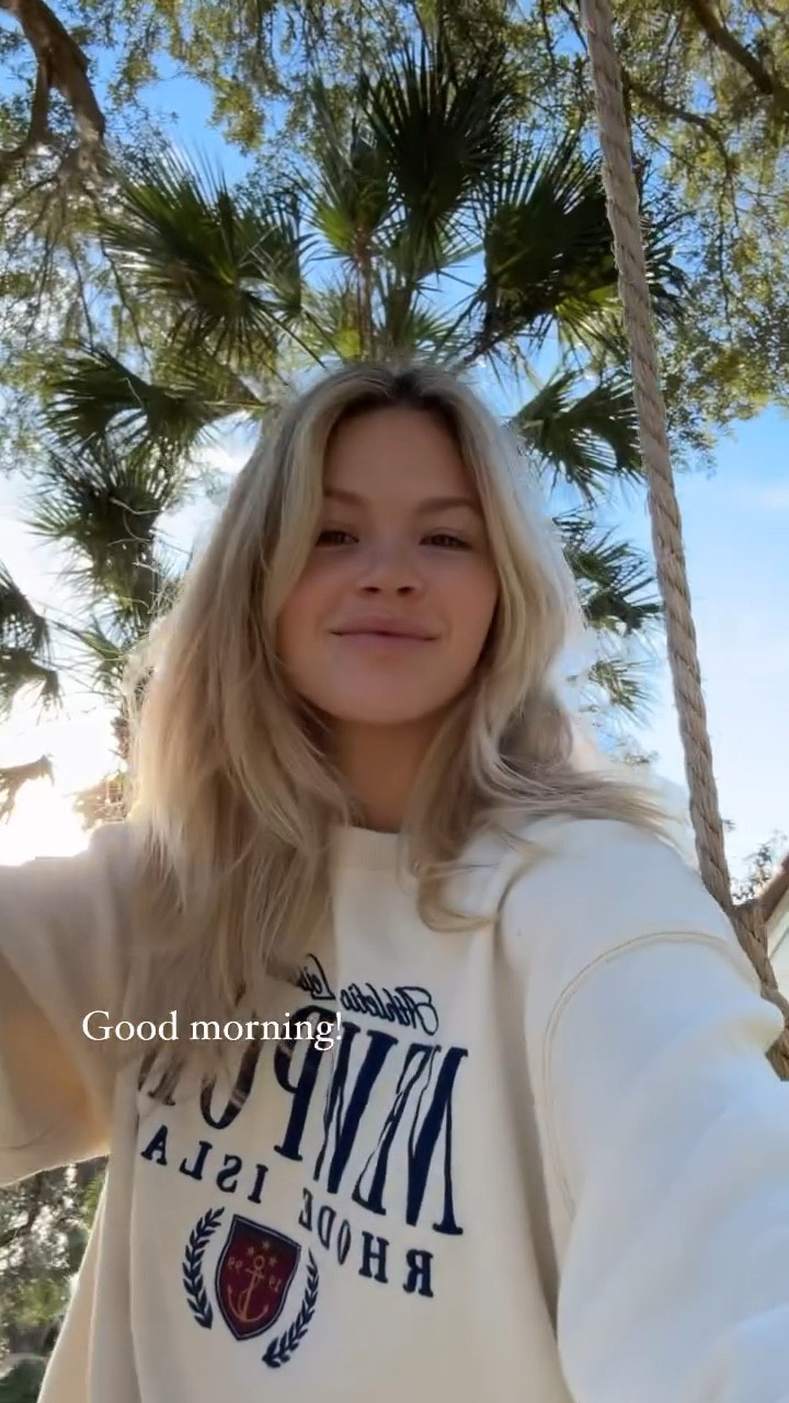 I love Florida in December! I linked this crewneck, one of my favorites 🤍 

hoodie l comfy