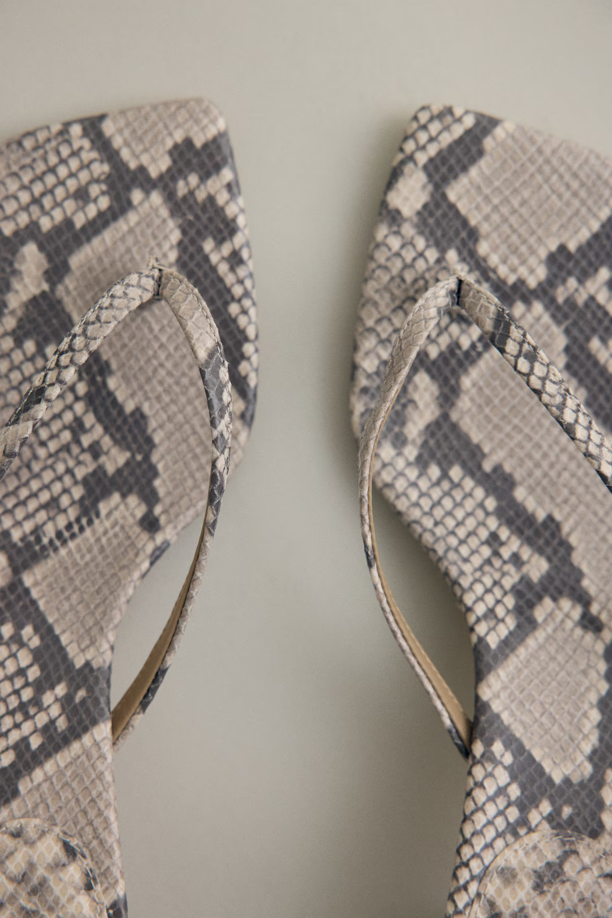 Kitten-heeled sandals - Silver-coloured - Ladies | H&M GB | H&M (UK, MY, IN, SG, PH, TW, HK)