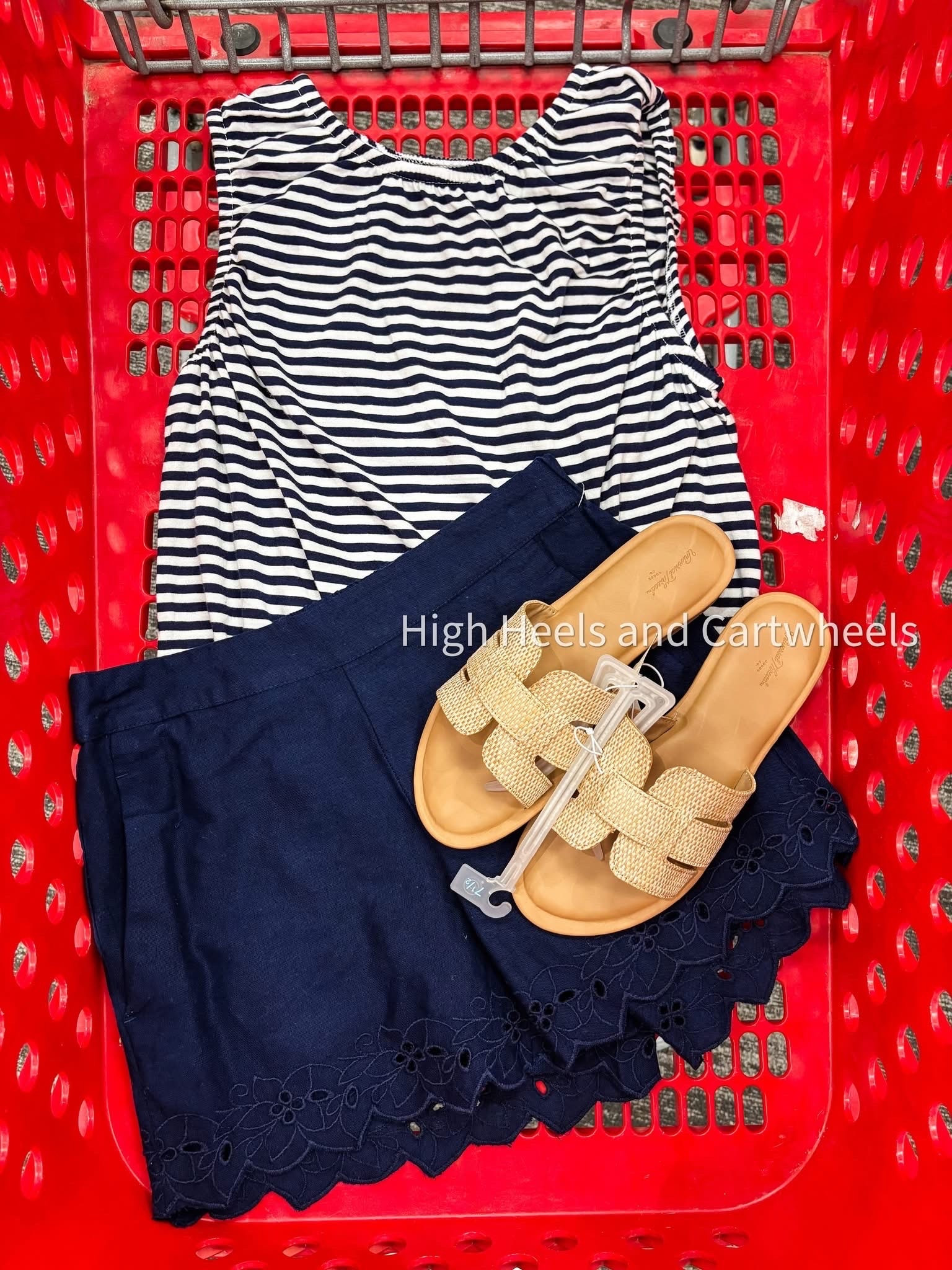 Another 4th of July outfit idea. Love the lace detail on the shorts