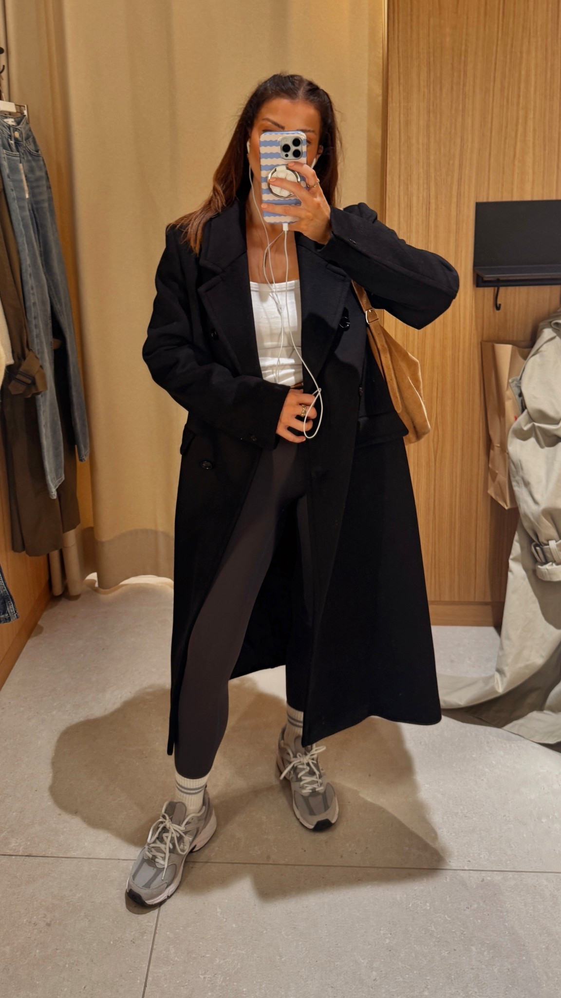 The perfect winter coat 💕

Black wool coat wearing S 
Basic white top wearing S
Grey Balance trainers 
Suede bag 
Leggings are Lemonmilklondon 

#LTKwinter #LTKeurope #LTKuk