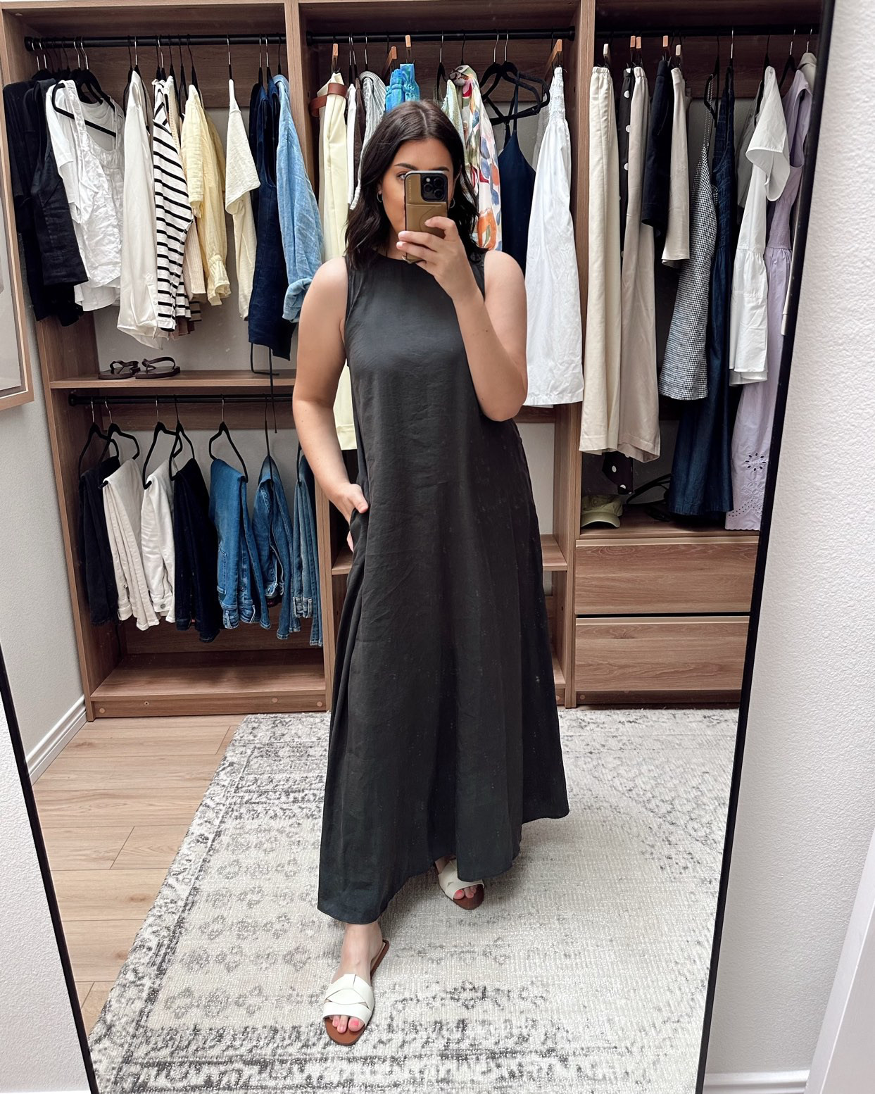 I love this dress – it’s a bring back from last summer! I’m in the large, it’s a bit tighter at the arms / chest. Otherwise it’s this silky fabric and fits well, feels expensive. 

 