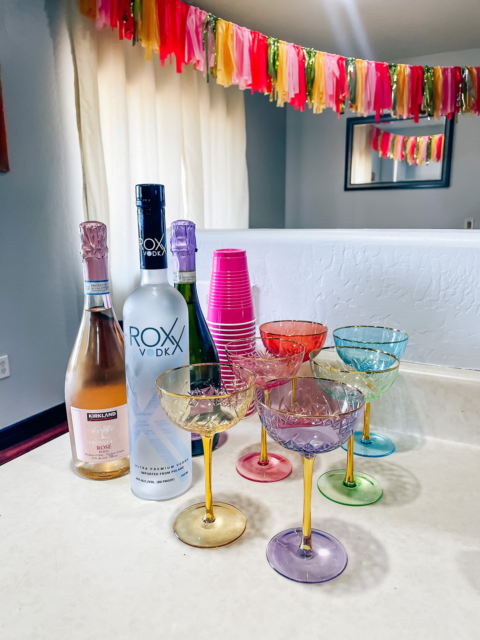 6 glass coupe champagne glasses #stemware #champagneglasses #partydecor 