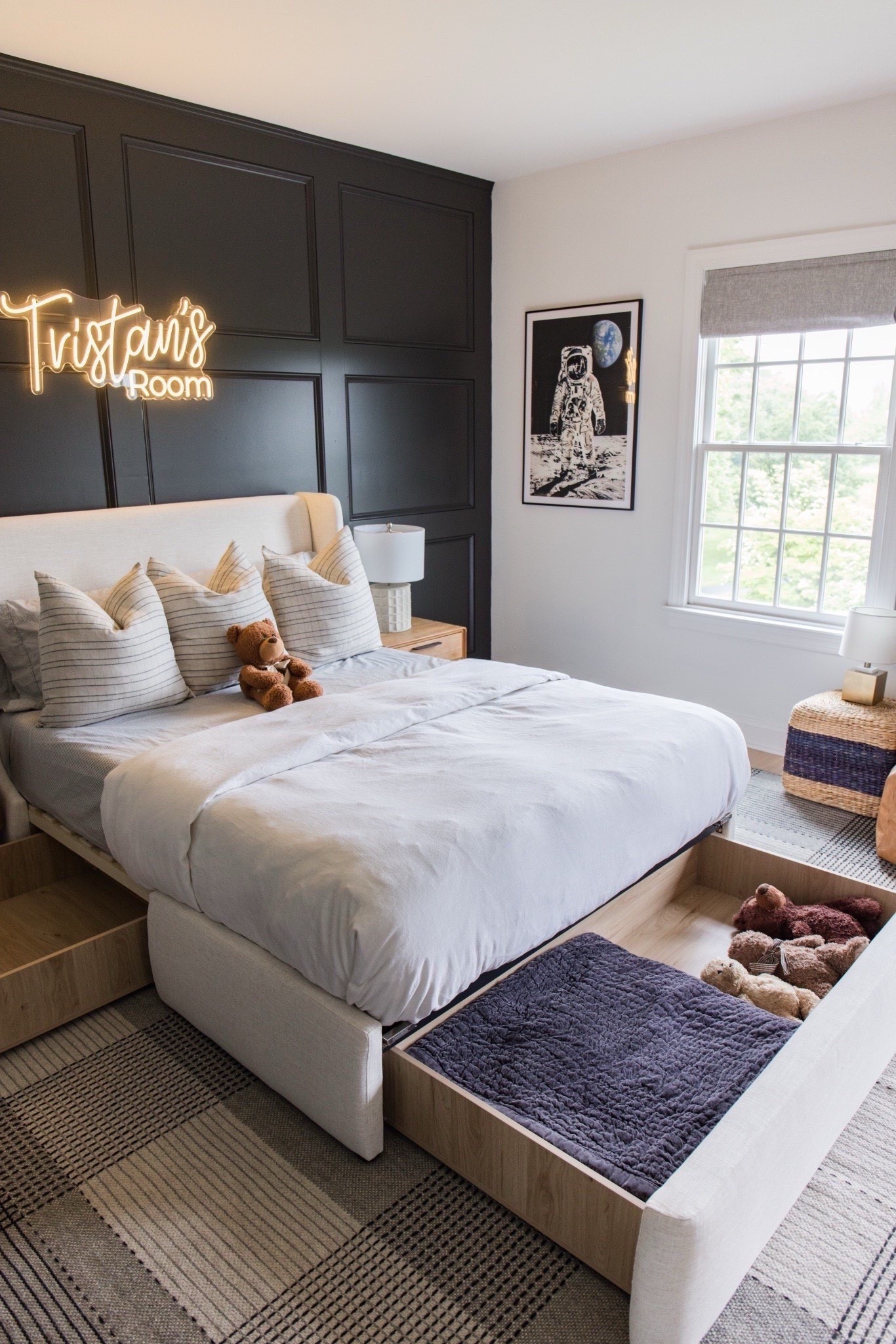 Boy Bedroom with tons of storage! 

#archedmanor #modernhome #neutralhome #homedecor #casualstyle #neutralstyle 

Trending bedroom  bedroom  decor  boys bedroom  storage bed  minimalistic  aesthetic  room  home decor   decorations  black and white room  ArchedManor#LTKFamily 



#LTKHome #LTKKids