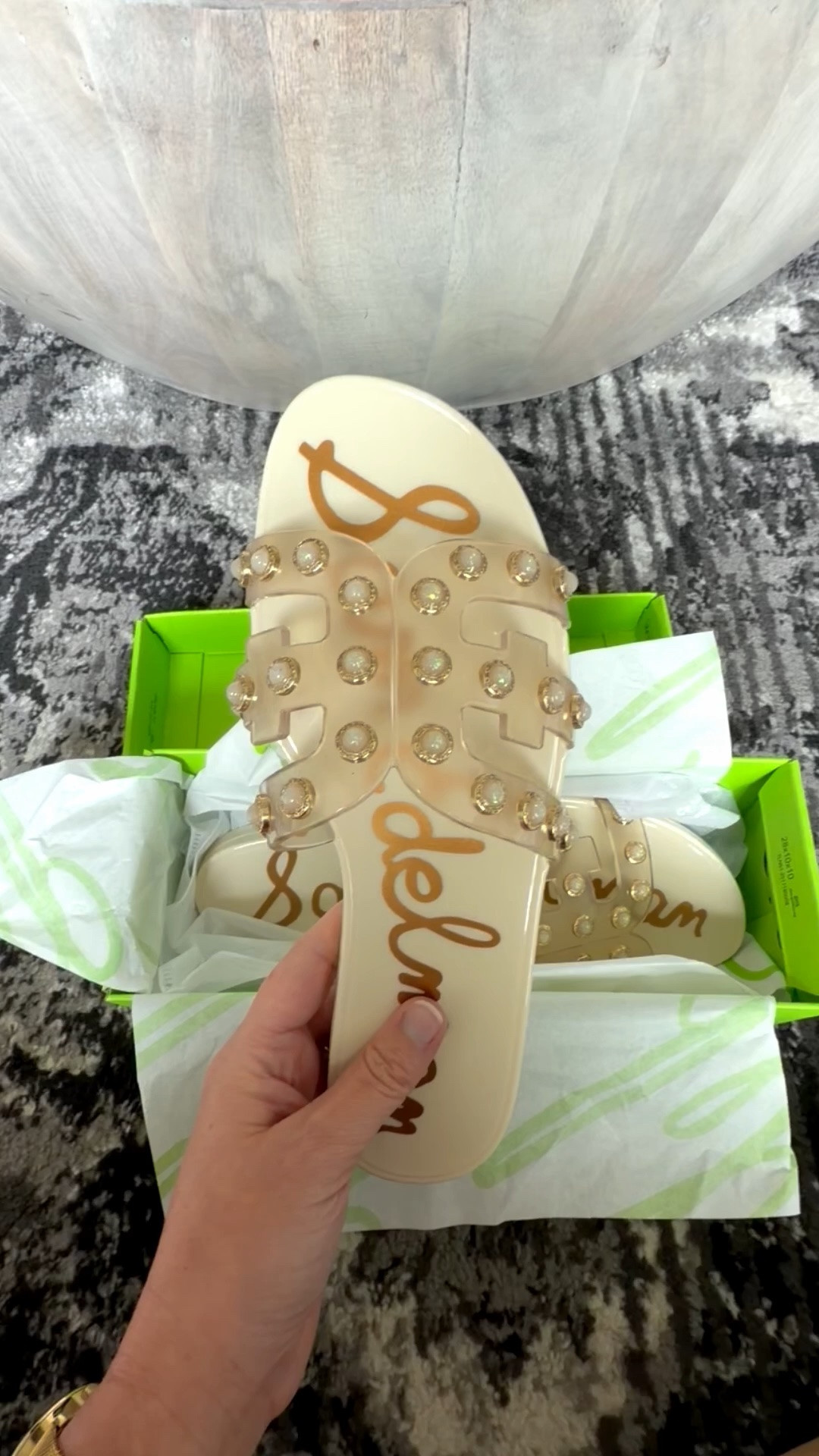 The cutest jelly sandals! These fit tts!

Sam Edelman, summer outfits, vacation outfits, summer vacation, beach outfits

#LTKootd #LTKSaleAlert #LTKSeasonal