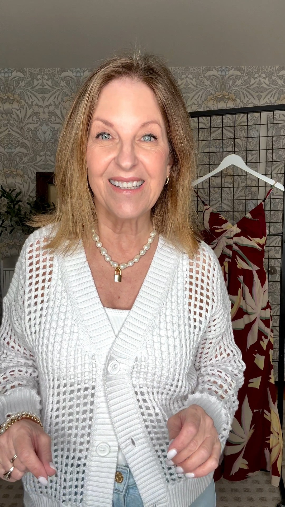 April N6 Drop try on. 

Light-wash jeans, dress, sweater, top, jelly bag & kitten heels.  

Last day (April 1) for 30 % off splendid. 



#LTKootd #LTKSaleAlert #LTKOver40