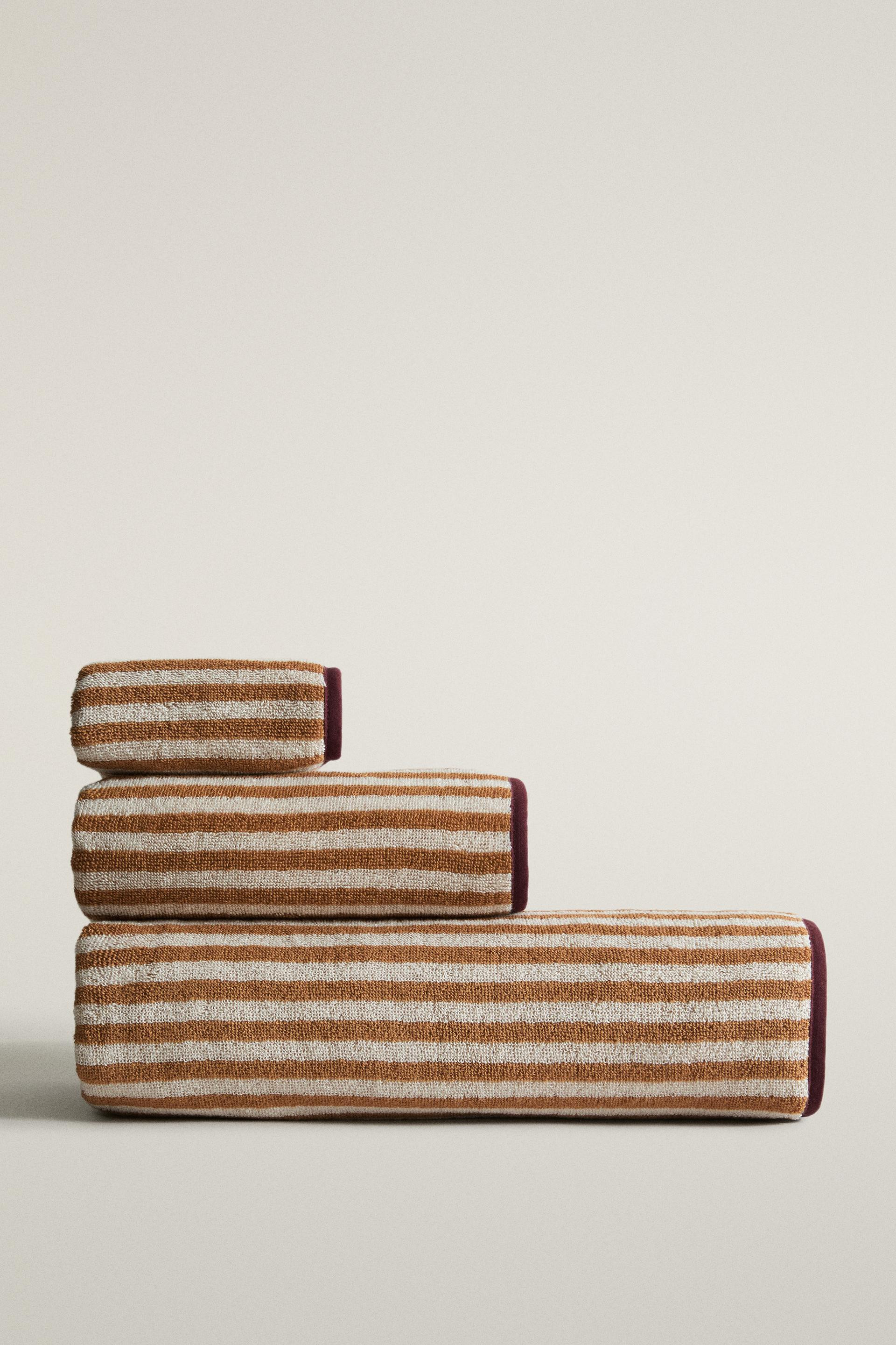COTTON STRIPED BATH TOWEL | Zara US
