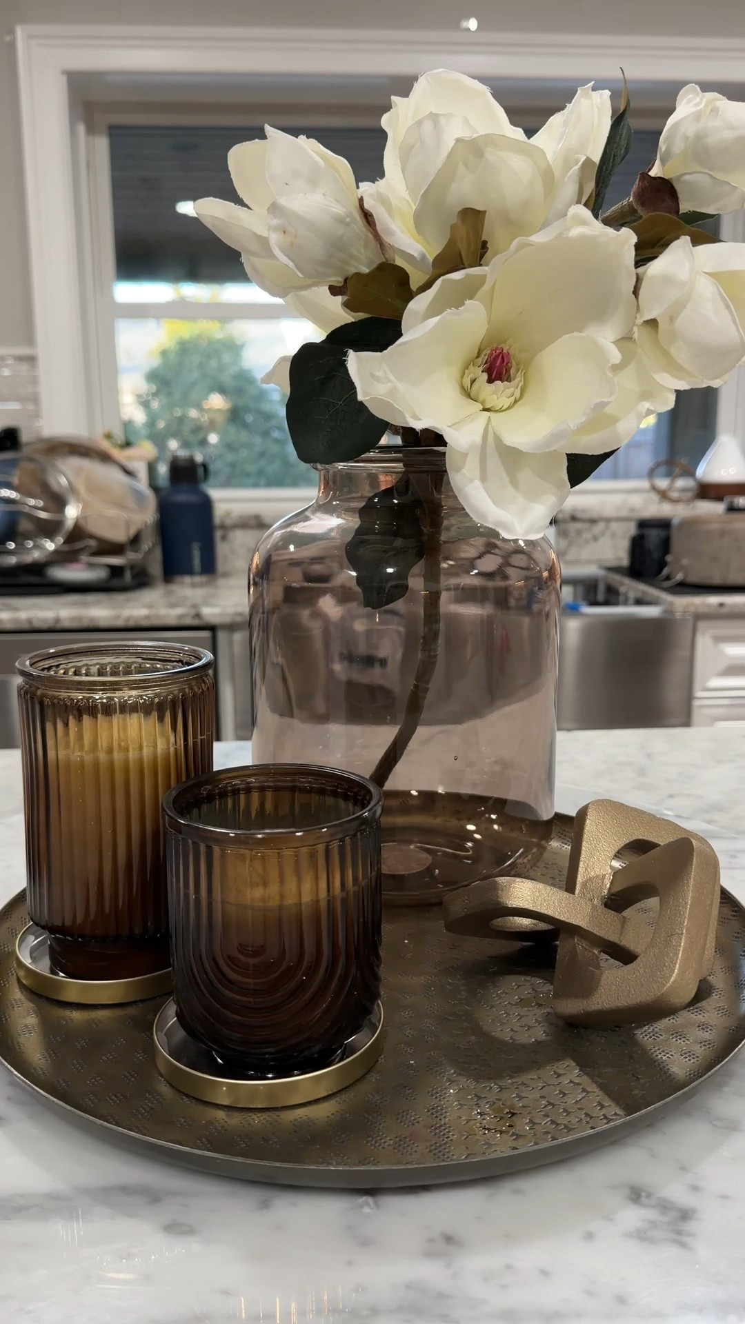 Kitchen island centerpiece #decor


#LTKHome #LTKFindsUnder50