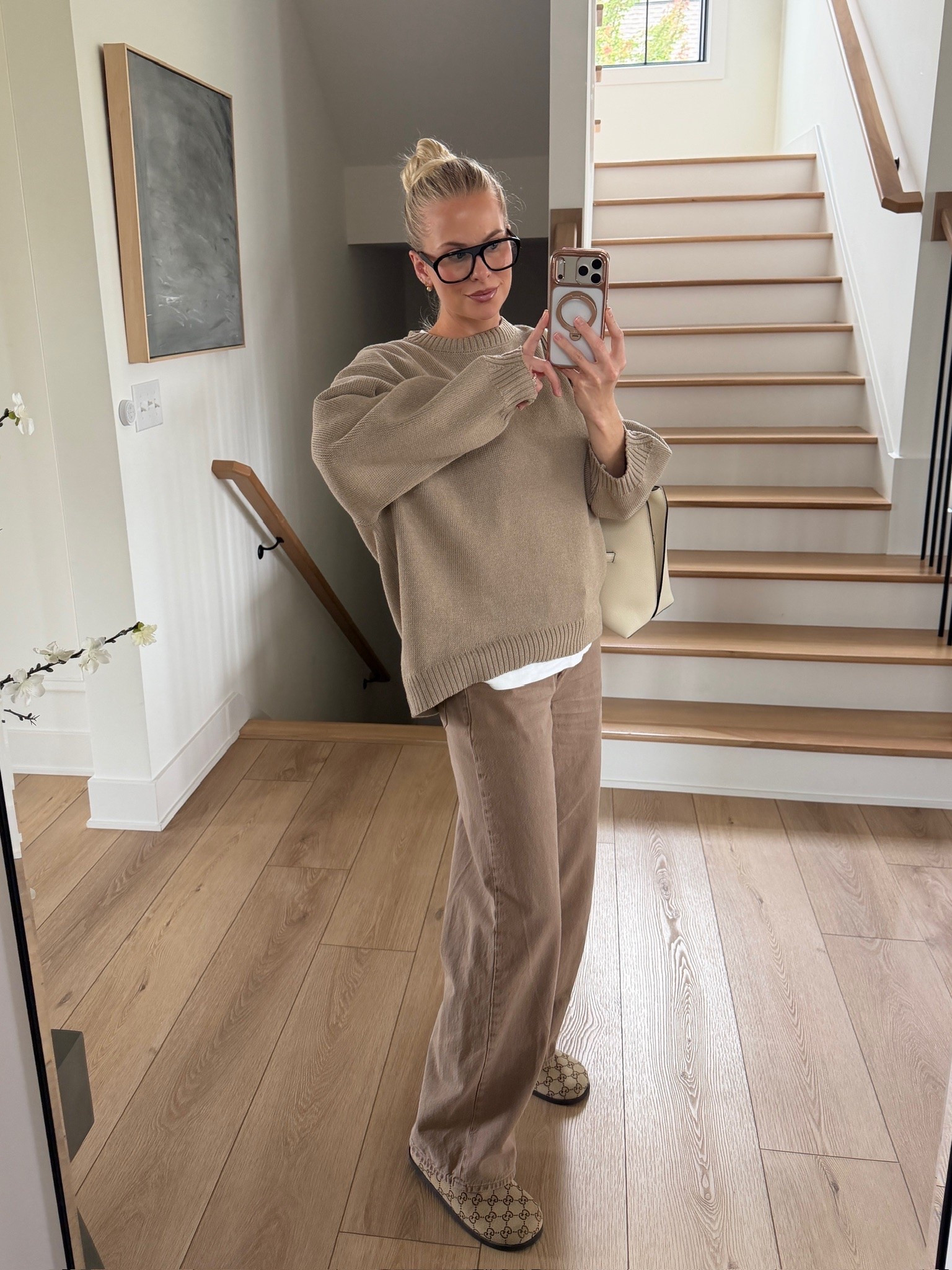 SIZE: med in tee & sweater, 28 reg in jeans, shoes run tts, code KATHLEEN20 for 20% off glasses! #kathleenpost

Fall outfit inspo, casual chic fall look, fall transition outfit