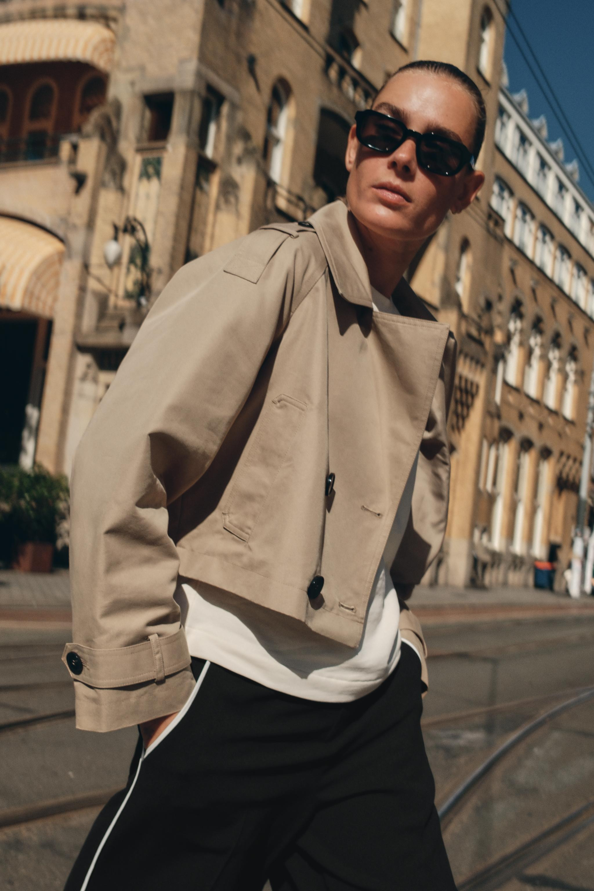 DOUBLE BREASTED SHORT TRENCH COAT | Zara US