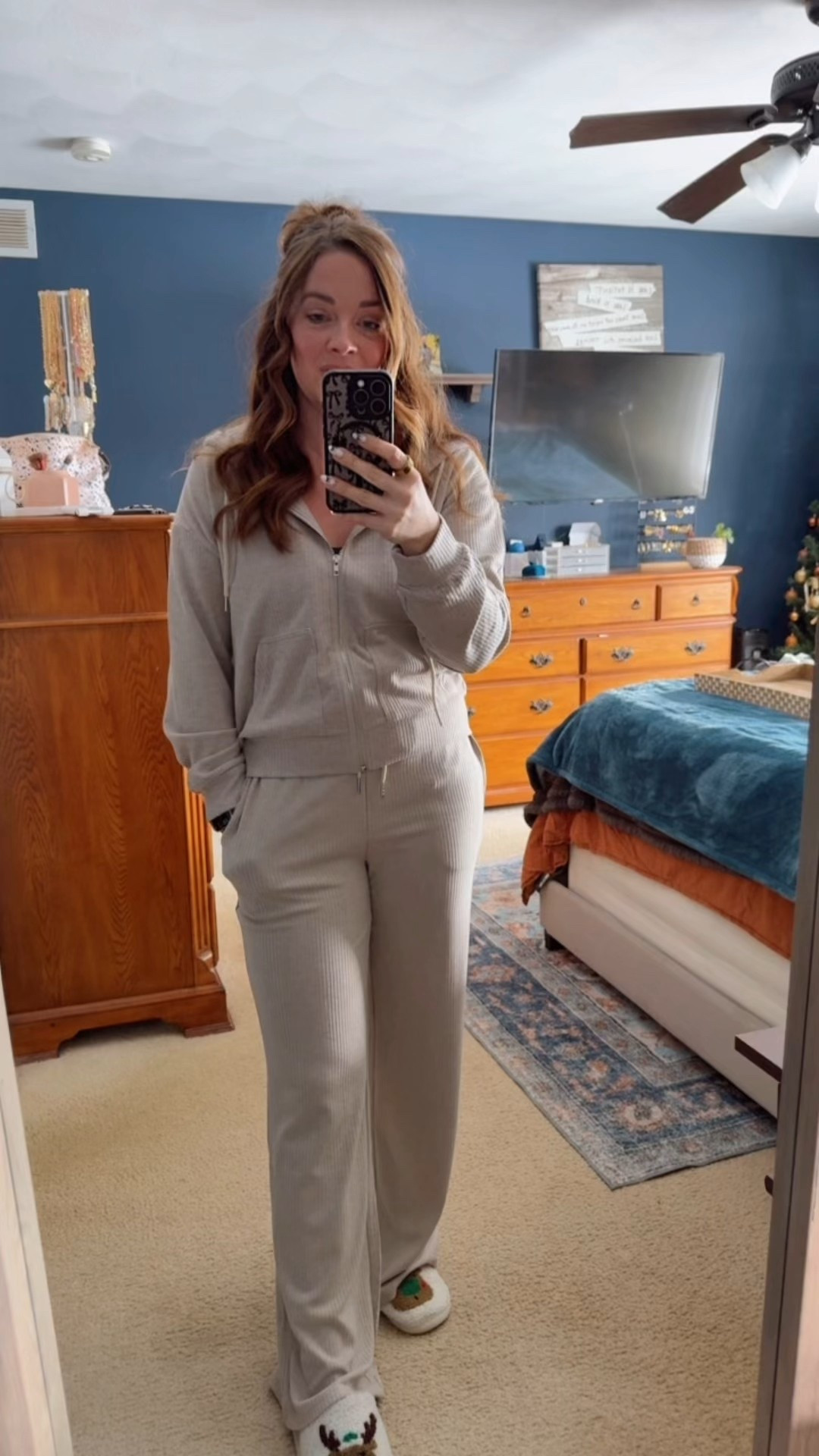 This is a great set for running errand or wrapping presents! Use code: R43XOD5T to save $$$ Wearing a small

#LTKGiftGuide #LTKHoliday #LTKmomlife