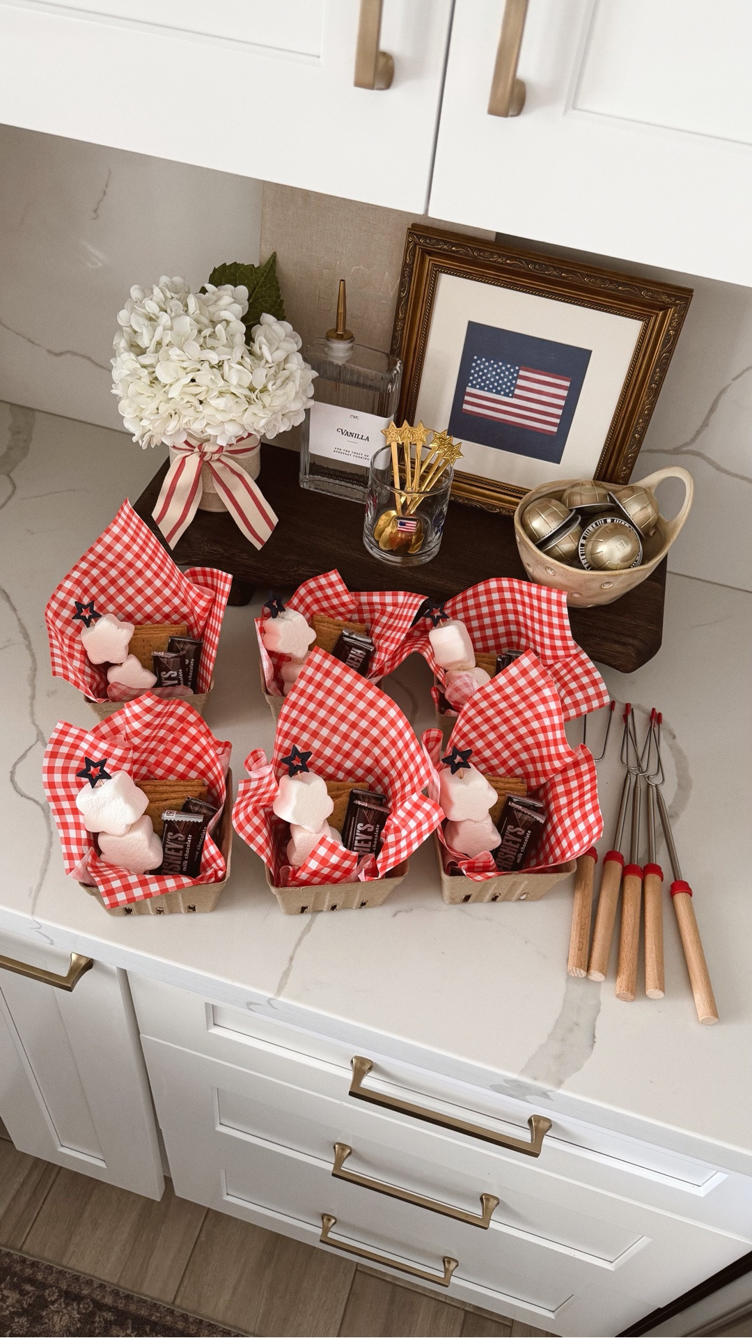 The cutest way to serve s’mores for the fourth 🇺🇸

#smores #fourthofjuly #4thofjuly #americana #gingham

#LTKSeasonal #LTKHome #LTKfoodie