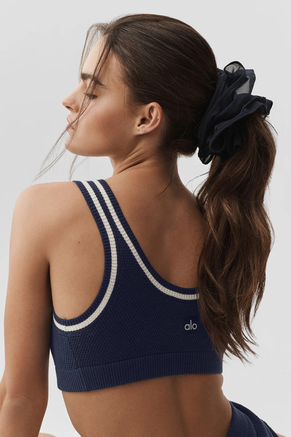 ALO | Mesh Sweet Nothing Oversize Scrunchie in Navy Blue | Alo Yoga (US)