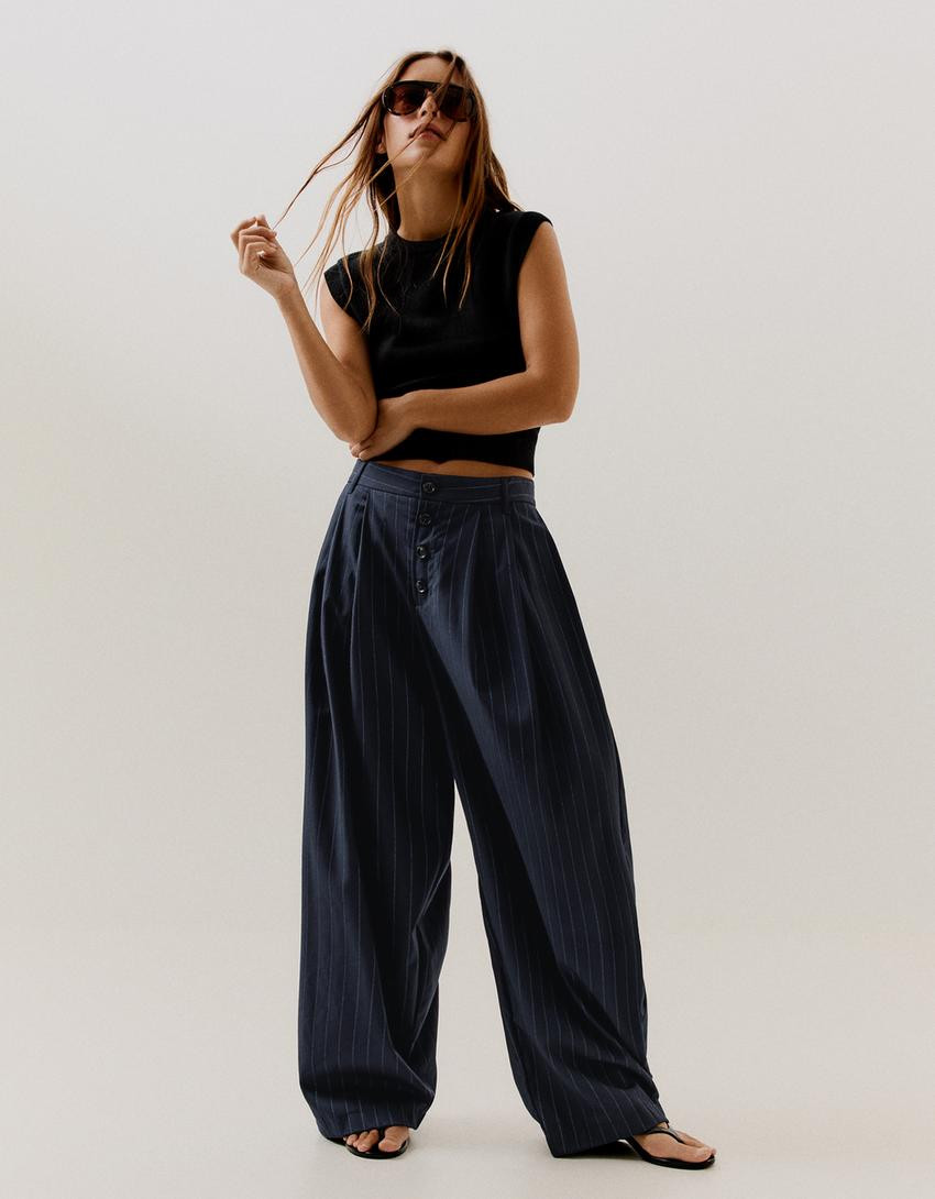 Balloon trousers with pleats and buttons | Bershka UK