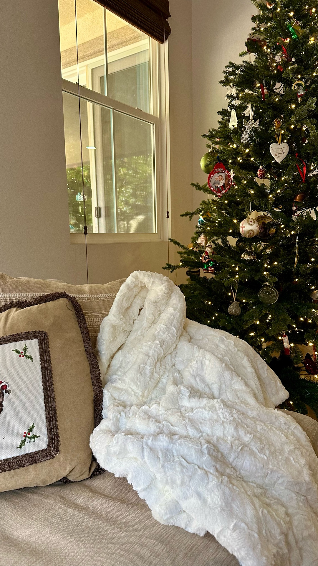 I just got this heated throw and I love it. I think it would make such a wonderful gift for anyone on your list.

#LTKGiftGuide #LTKHoliday #LTKdayinmylife