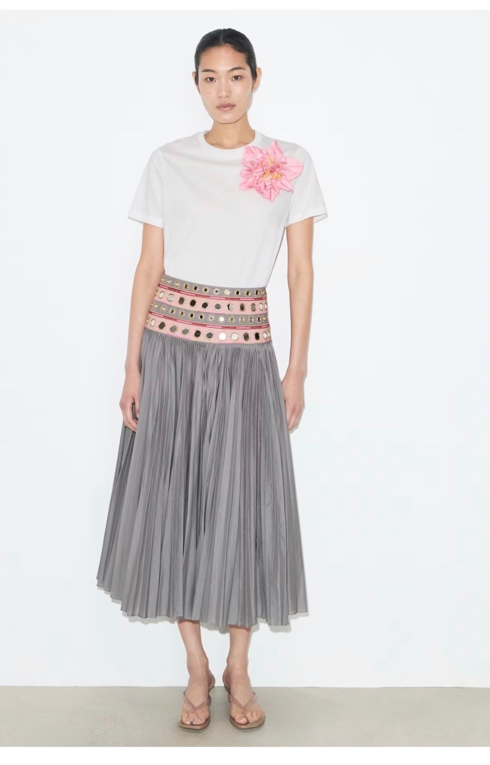 Tory Burch

MIRROR EMBELLISHED COTTON SKIRT

#LTKSeasonal #LTKTravel #LTKWorkwear