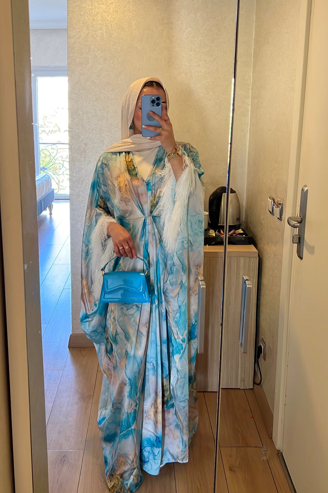 Holiday outift, bright outift, travel 