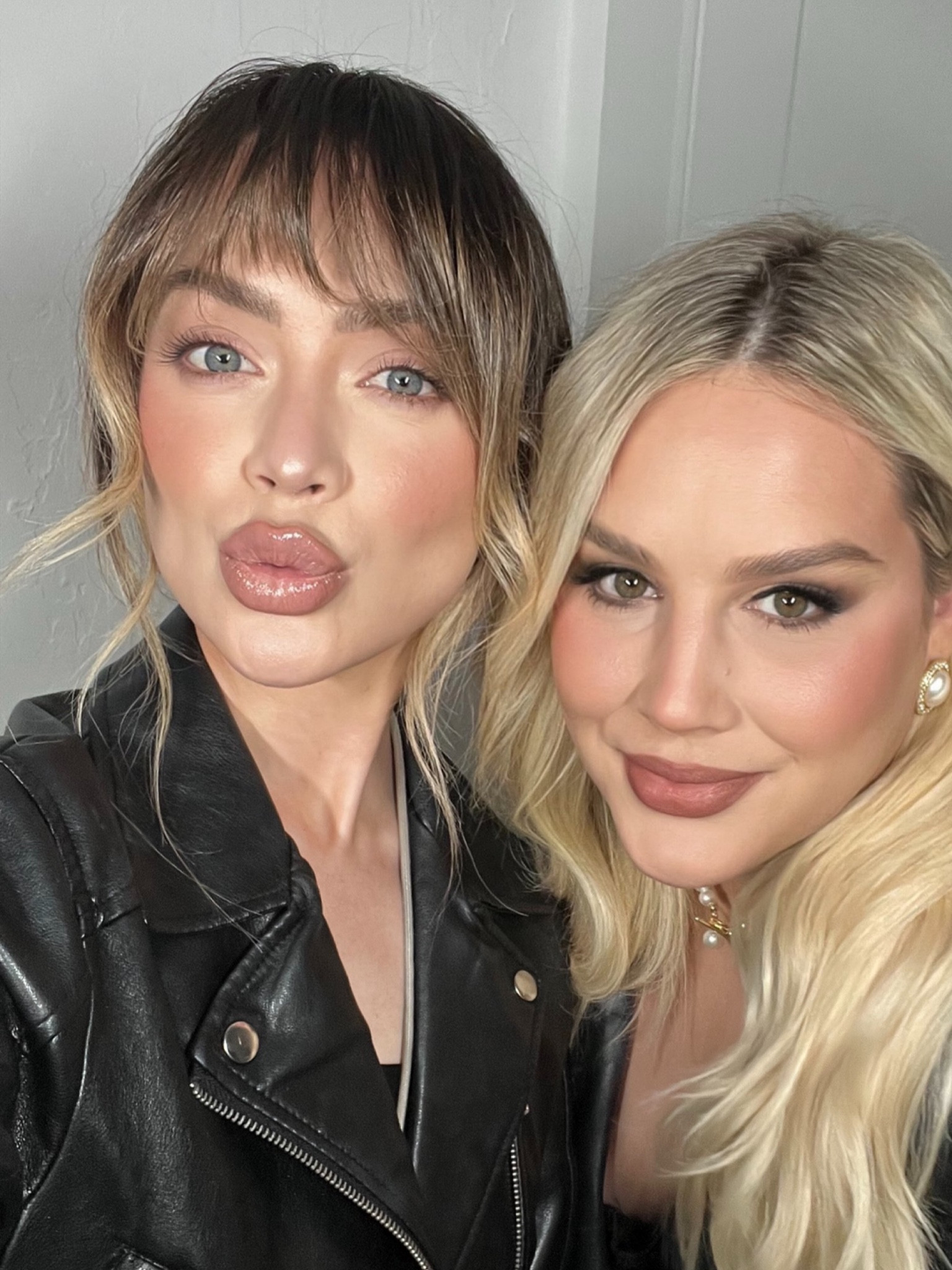 Here’s everything I used on myself for this soft bronzey look. I used the bronzer on my eyes and face. 

Lips was the wherever walnut pencil by makeup forever and the Charlotte tilbury iconic nude pencil. Gloss was Lawless.

#LTKBeauty #LTKHoliday #LTKGiftGuide