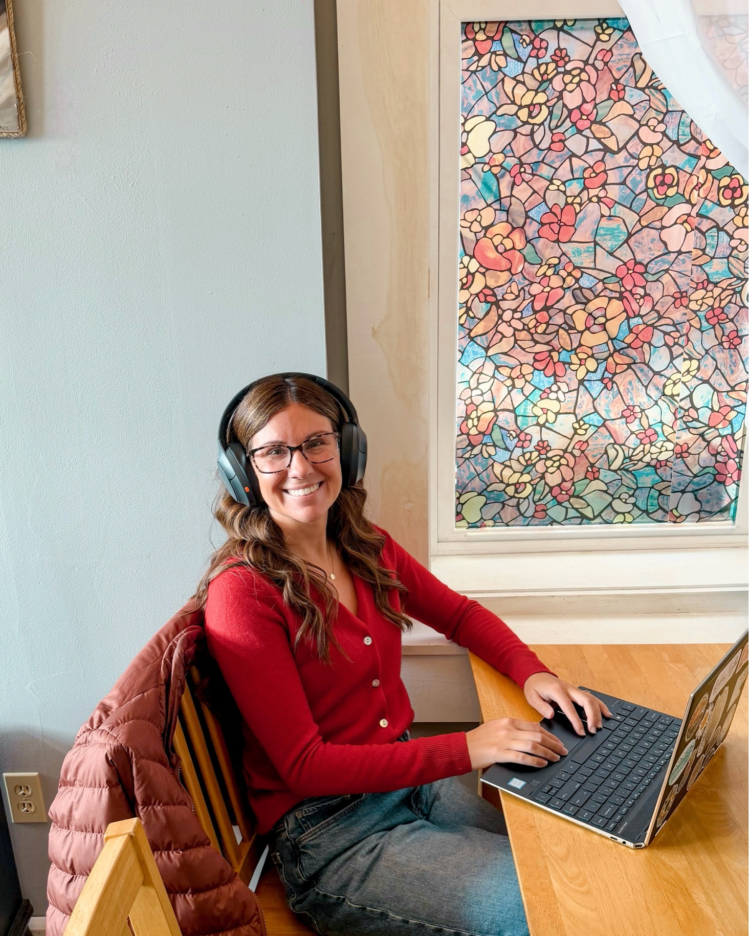 working from a coffee shop ☕️♥️

xs in my cardigan (also linked a bunch of similar ones!) 24 short/petite in my jeans, and 6 in my blundstone boots. My coat is size small—my color is from last year but new colors are available. Also linked the hooded version that I own in green!