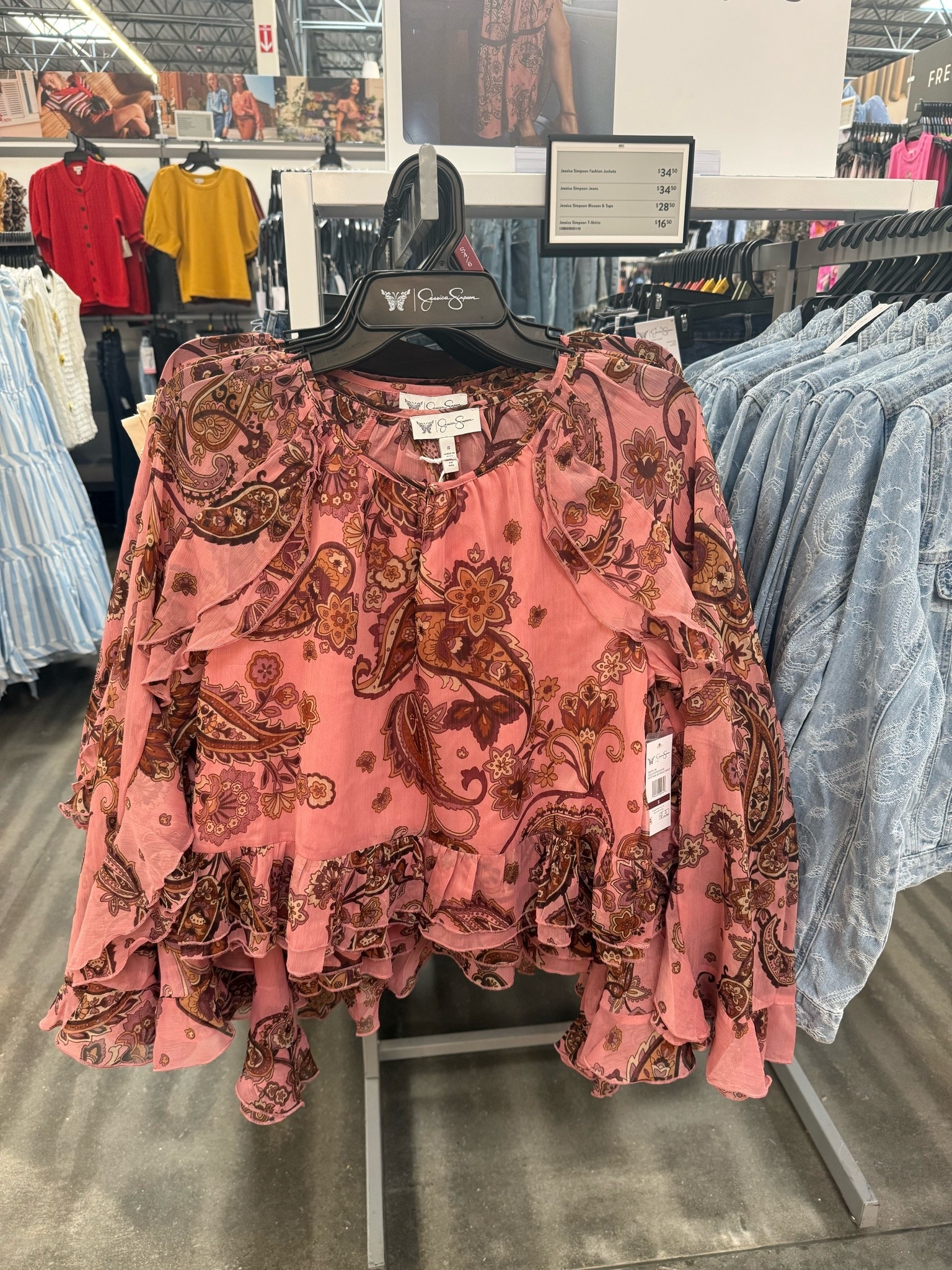Perfect fall top from Jessica Simpson 😍🤎pair with jeans or a skirt and boots for a concert look. ￼