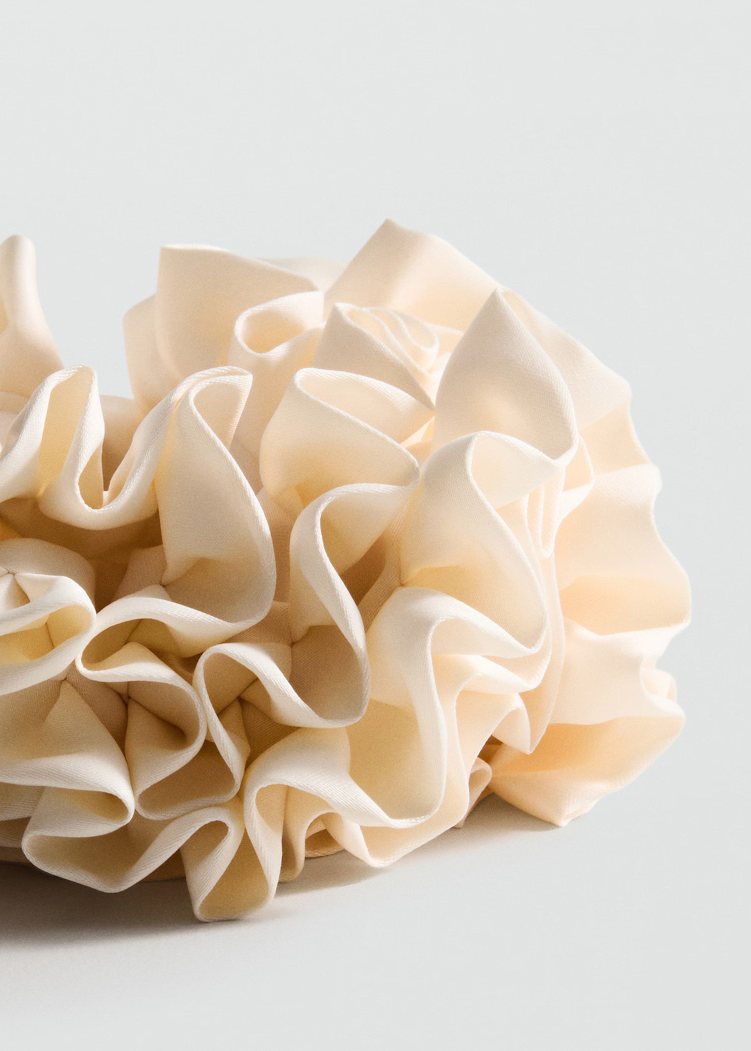 Mini ruffled scrunchie - Women | MANGO Canada | Mango Canada