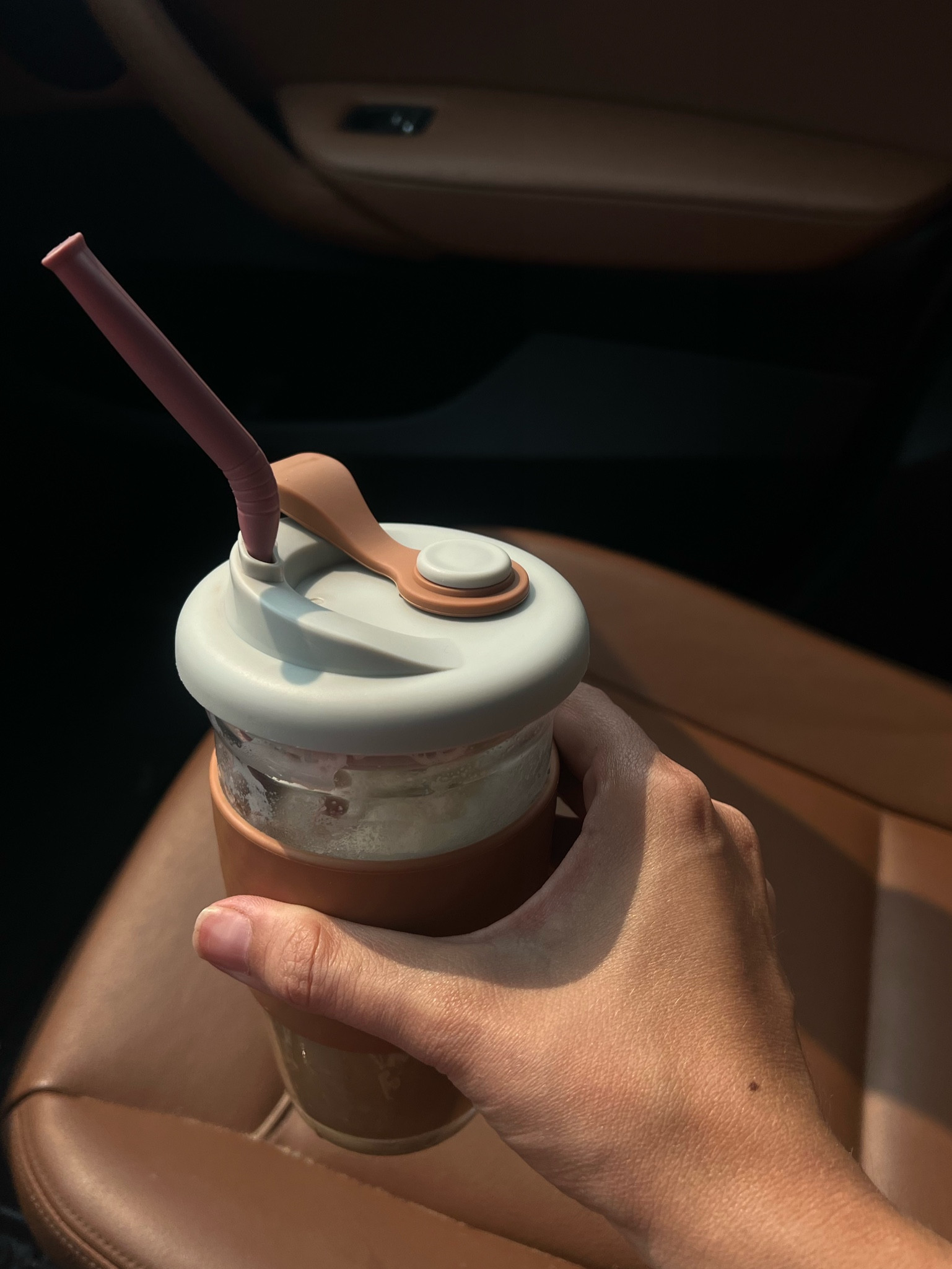 Hacked my way to a great little to go cup that doesn’t change the taste of your drink as it’s glass + is easy to sip with the added straw 🤍🫶🏼

Travel mug | coffee mug | coffee to go | tumblr 

#LTKFind #LTKSeasonal #LTKunder50