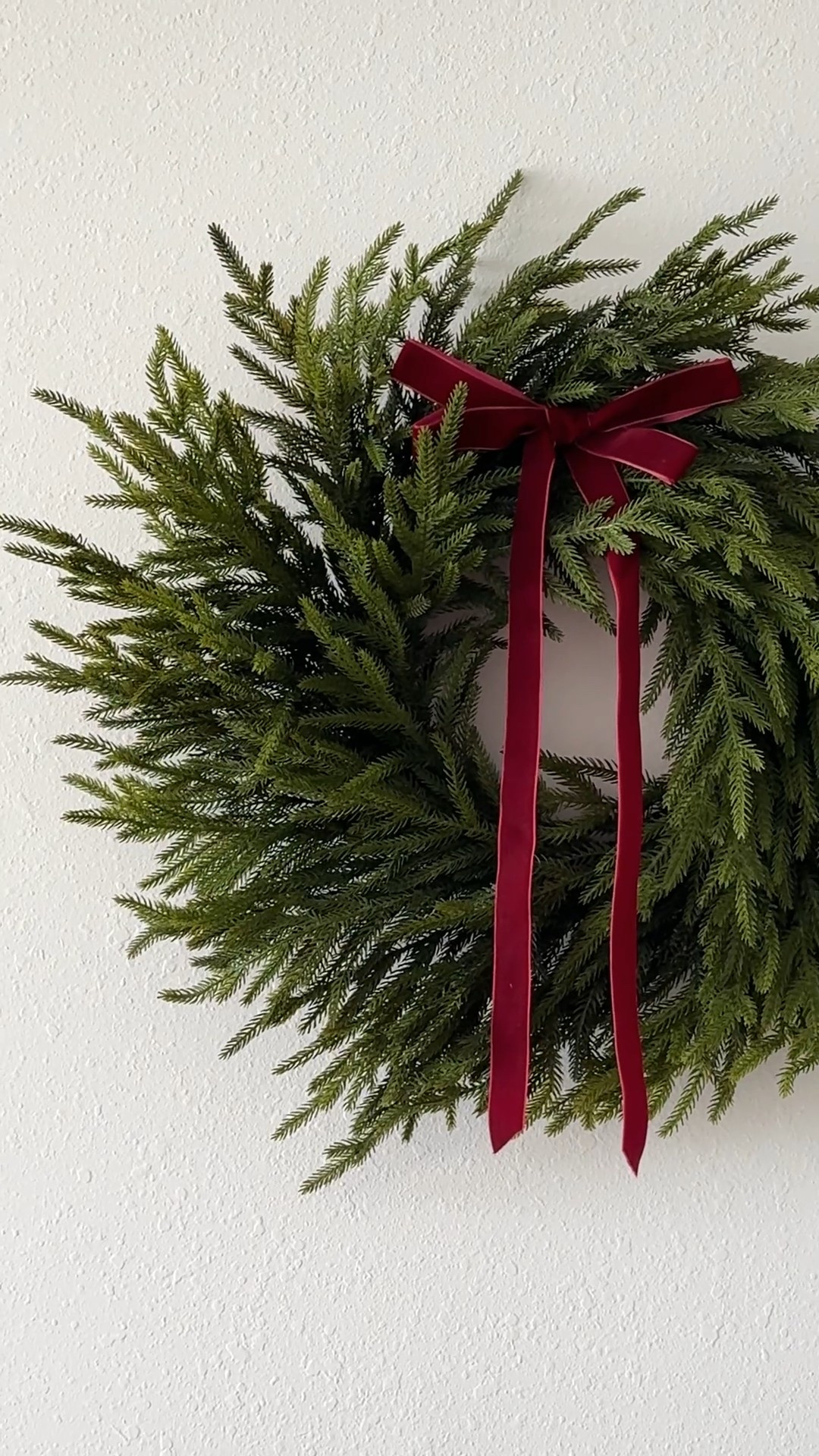 Love how real this wreath looks 🌿🎀

#LTKHoliday #LTKHome #LTKSeasonal