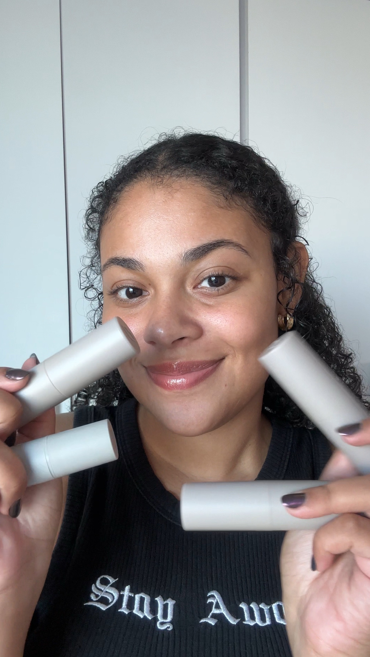 Se tem uma coisa em que a dona Boca Rosa não errou, foi em defender e lançar produtos em stick! Eles são muito práticos de usar e facilitam bastante para quem está aprendendo a se maquiar! Você tem alguma maquiagem em stick? 👀💖

Produtos usados:
Base: Stick Pele 26
Corretivo: Stick Pele 20
Contorno: Stick Pele 50
Blush: Stick Cor Jampa
Pó Translúcido Cuscuz 

#LTKbeleza #LTKbrasil