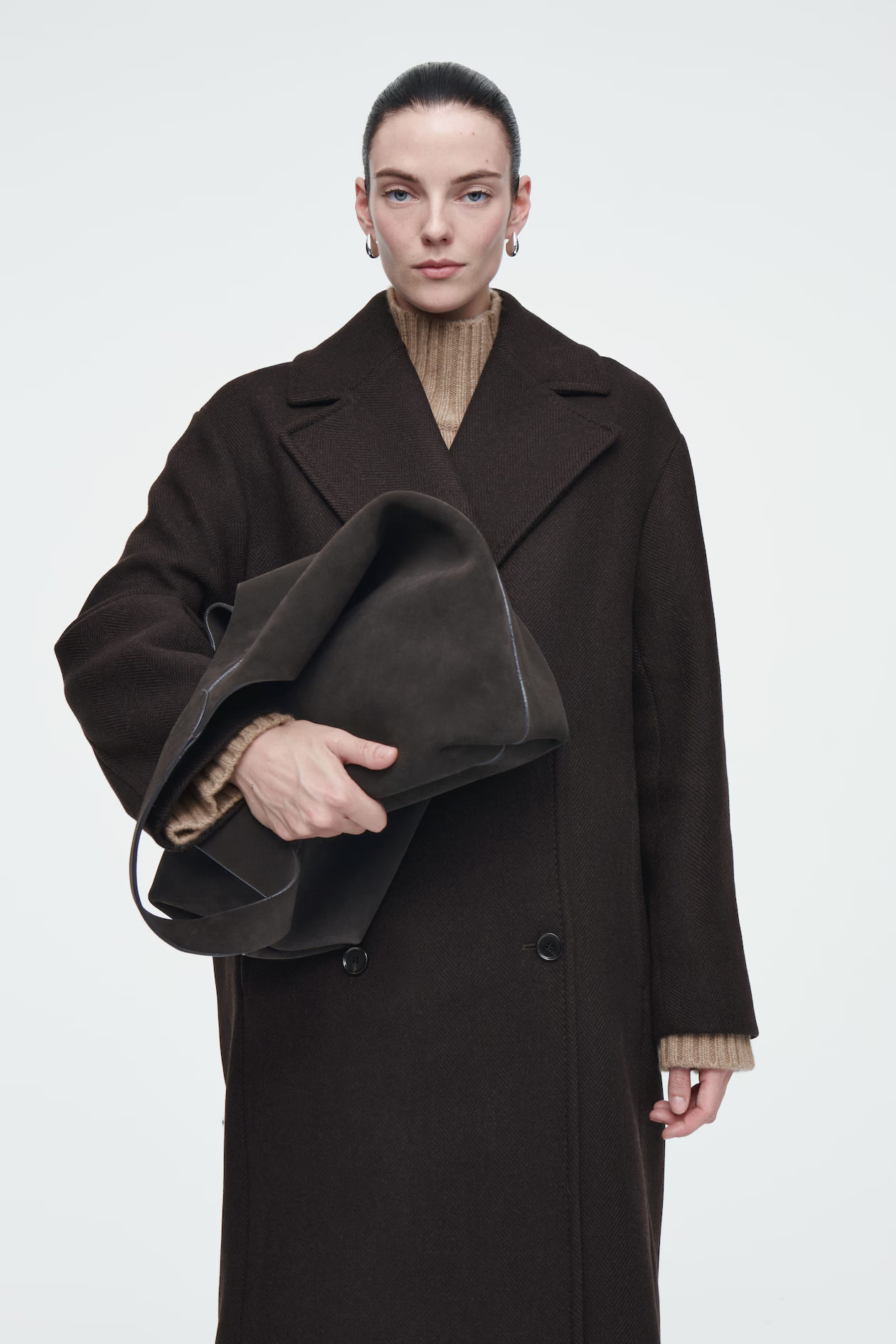 TOTE SERIF DE ANTE - MARRÓN OSCURO | COS (EU)