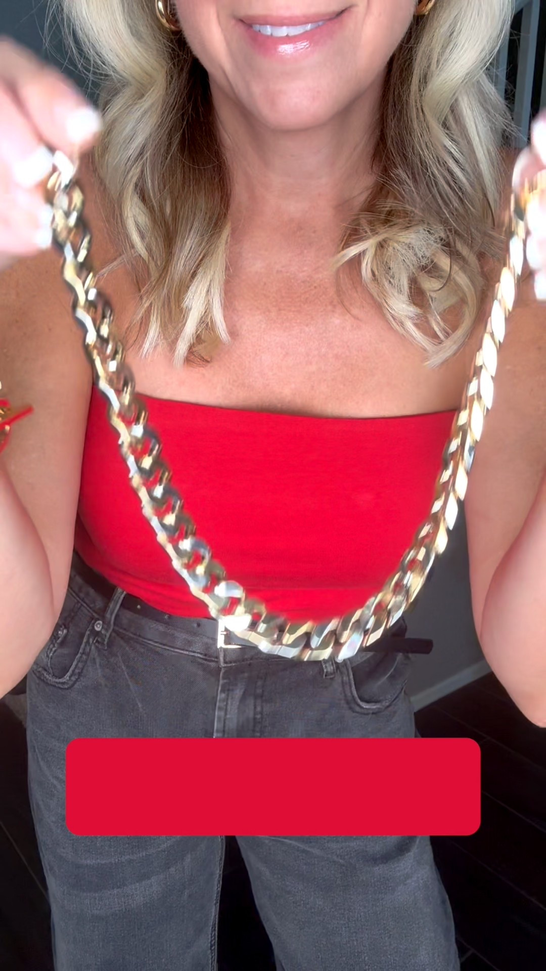 Adding jewelry to a basic outfit is the easiest way to elevate it!

Heading out for date night later in my favorite black barrel jeans. I love dressing them up with these chunky mixed media pieces, available @bananarepublicfactory. 