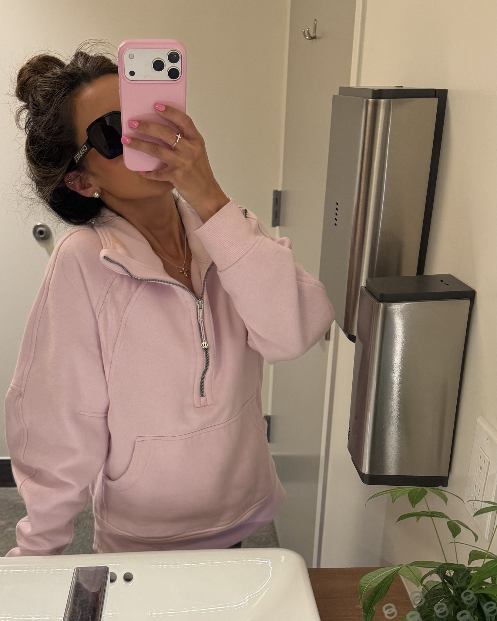 stress reducing additions that have helped so much since incorporating this month 🩷

Slide 2: 🧖🏻‍♀️ infrared sauna + red light therapy
Slide 3: 🖍️ coloring book & nostalgia
Slide 5: 💦 hydration with electrolytes & amino acids. (100 x’s better than liquidIV)

#LTKselfcare