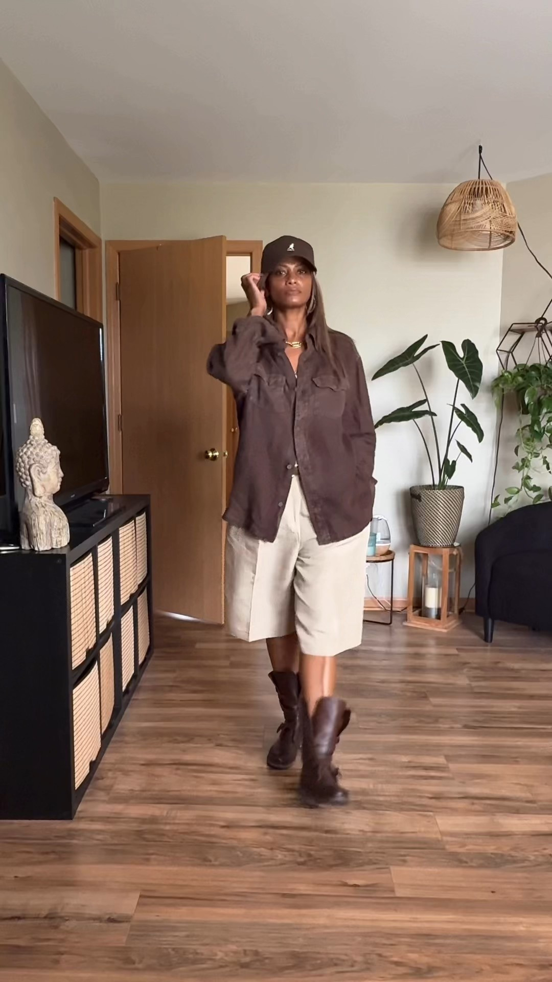 This button up is so good! The color is amazing and vintage like! I’m wearing a medium. Shopping for the hubby and we both ended up with one. Yes it’s men’s and I could have gone with a small. 