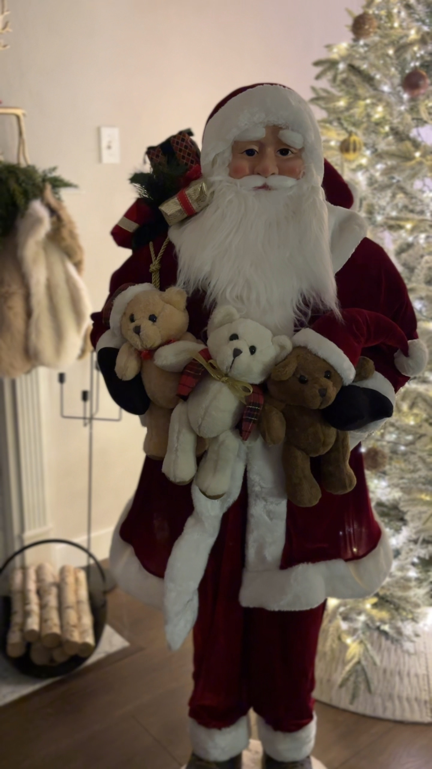 6ft Santa under $70?! 🎅🏻✨
This one is SUCH a win. The soft fabric, the classic details, the nostalgic charm! He instantly brings all the cozy, old school Christmas vibes into your home 🤍
I’m officially obsessed! He looks way more expensive than he is.

Comment “Santa” to get the links sent straight to your inbox 🫶🏻













.
.
.
.
.
#christmasdecor #holidaydecor #cozychristmas #nostalgicchristmas 

#LTKSeasonal #LTKGiftGuide #LTKHoliday