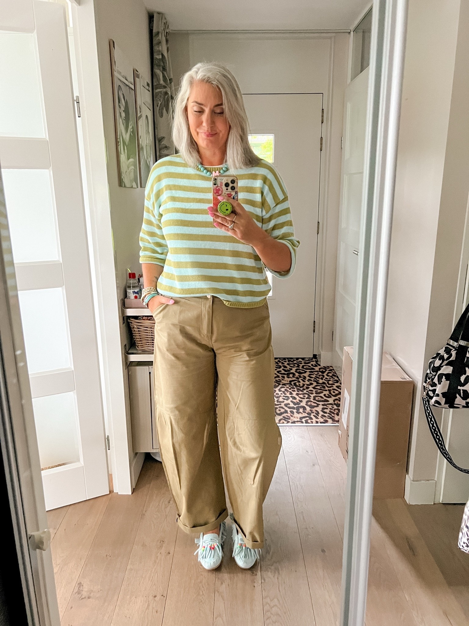 OOTD - Maandag. Olijfgroene barrel broek (xl/tall, https://most-wanted-nl.mtpc.se/6266268) met een groen/turquoise gestreept truitje (Zara, L), blauwe moccasins zijn van DW//RS.

#LTKnederlands #LTKeurope #LTKmidsize