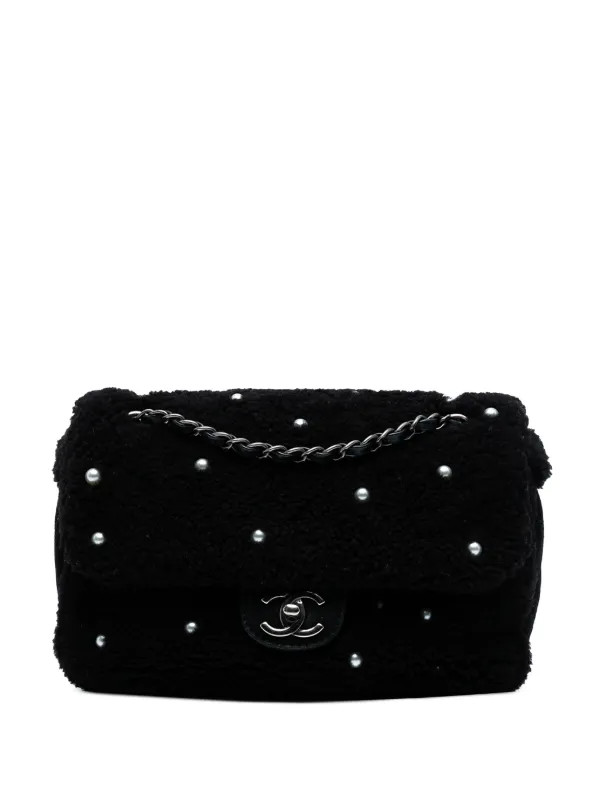 CHANEL Pre-Owned 2014-2015 Medium Shearling Pearl Studded Flap Shoulder Bag | Black | FARFETCH | Farfetch Global
