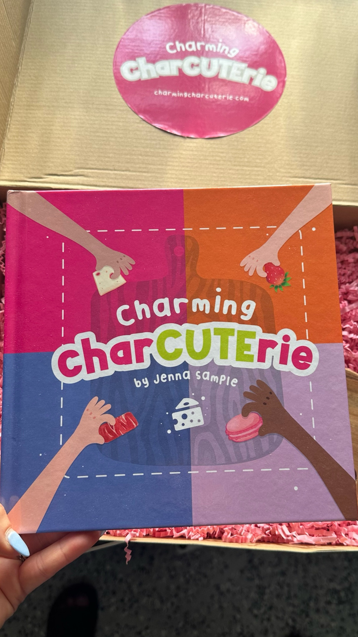 The cutest little children’s book!!
Calling all my charcuterie lovers - you need this book for your little ones! So adorable ! Great baby shower gift/ holiday stocking stuffer idea!


#shopsmall #smallbusiness #childrensbook #giftguide #stockingstuffer #christmasidea #hanukkahgift 
