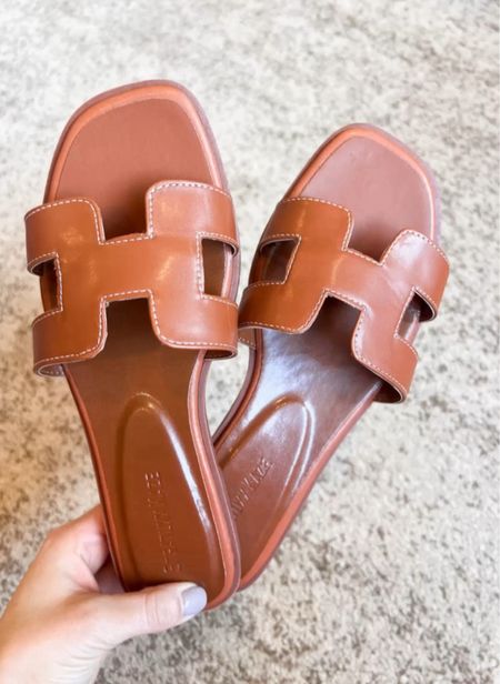 Amazon finds- designer dupes!

Hermes sandals
Designer inspired
Look alike 

#LTKFindsUnder50 #LTKShoeCrush #LTKStyleTip