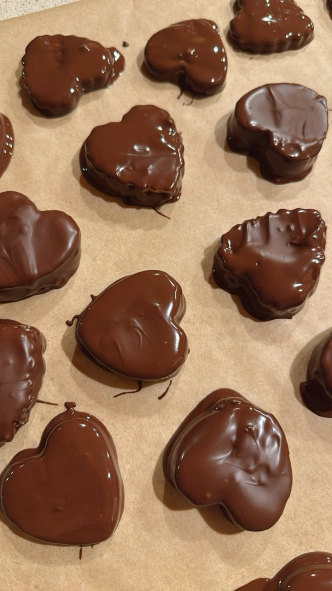 We made some homemade Reese’s Valentine hearts and they turned out sooo good!!!!!
Peanut butter + chocolate = ♥️♥️
😂😂
.
.
.
.
#chocolateandpeanutbutter #homemade #treats #valentines #hearts #love

#LTKParties #LTKHome