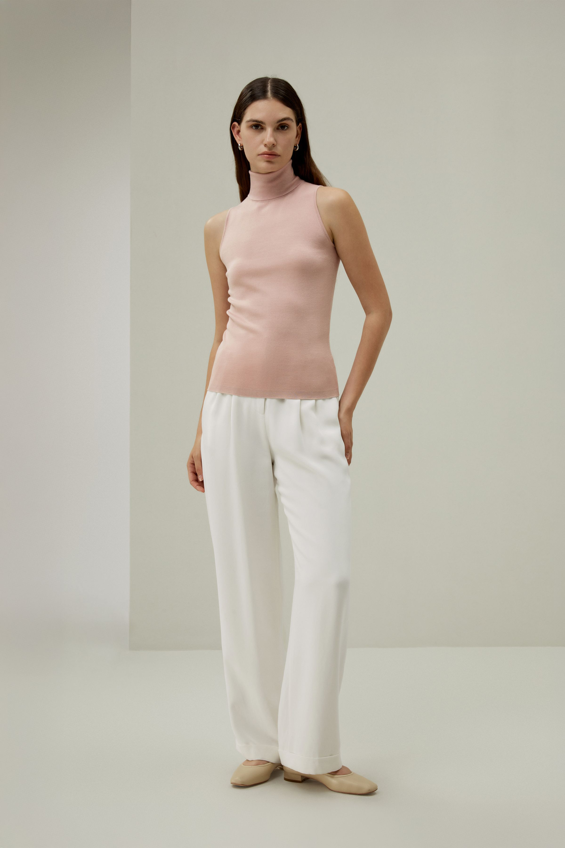Minimalist Sleeveless Turtleneck Top | LilySilk