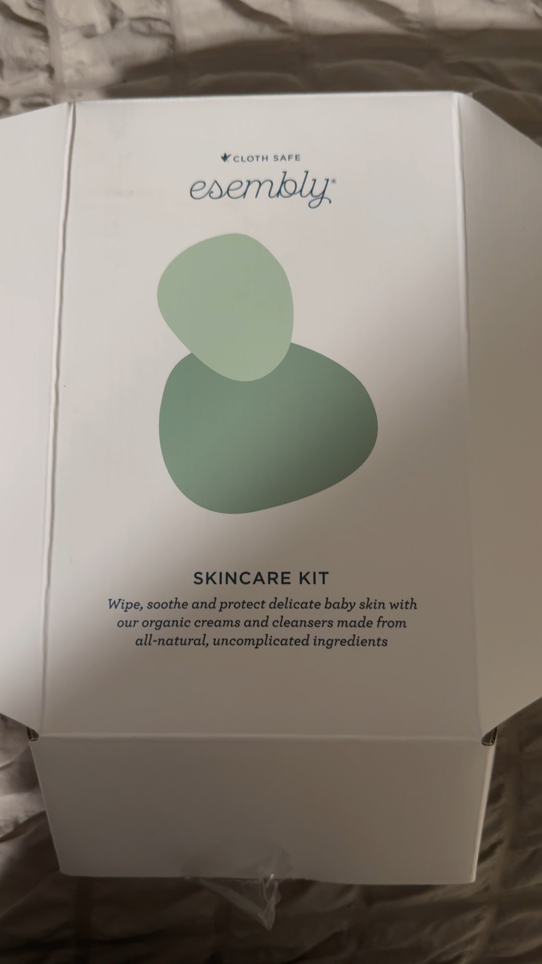Loving this Esembly skincare kit for an easier, eco and skin friendly option for Everest!