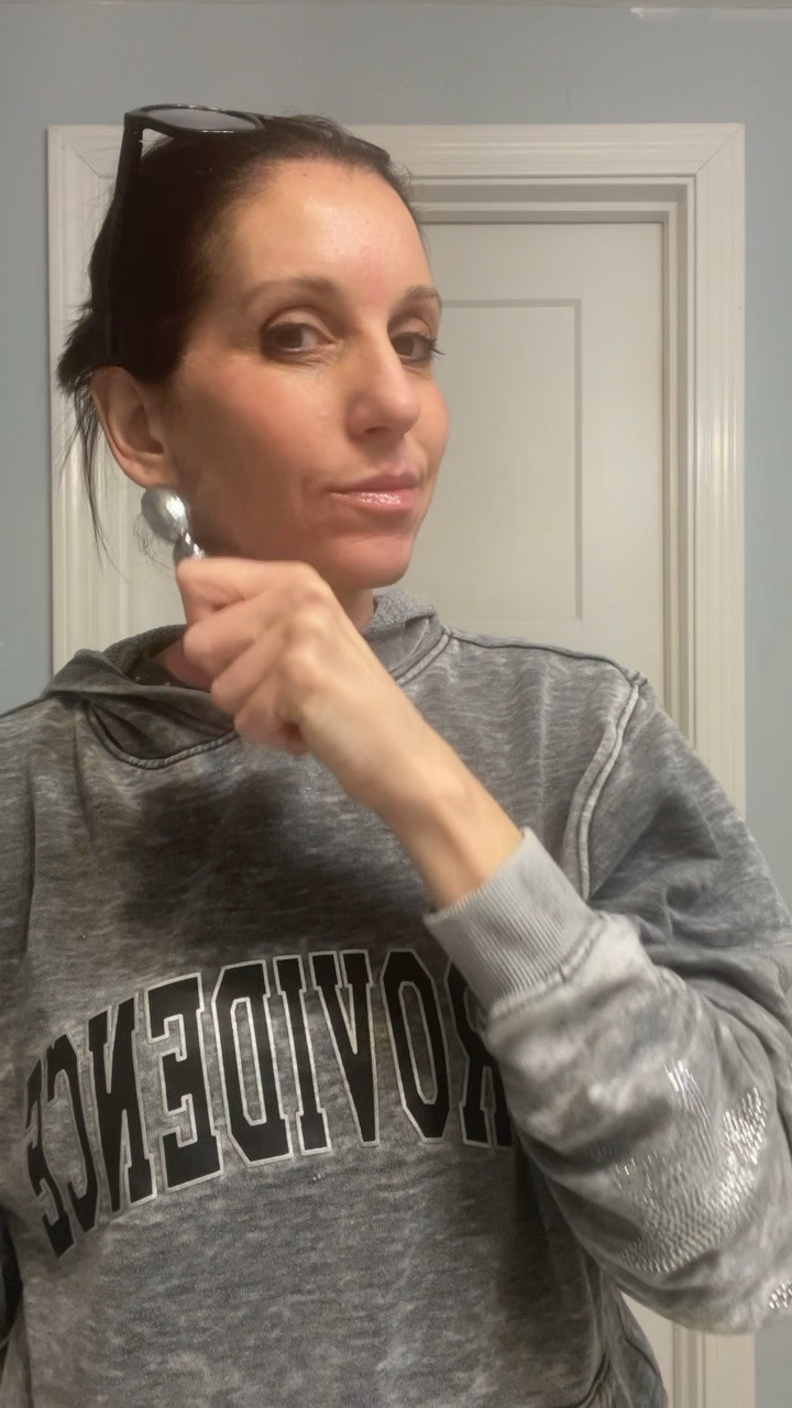 Current skincare routine favorite ✨

This Yeamon Beauty facial tool helps depuff and relax my skin after a long day. Such a simple but effective step in my routine.

Shop it through my LTK link 💆‍♀️#BeautyRoutine #gifted


#LTKselfcare #LTKBeauty #LTKOver40 #LTKmomlife