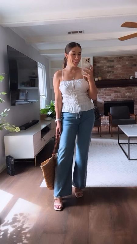 Found an amazing pair of wide leg jeans at H&M for less than $30 🙌🏼🙌🏼

Wearing size 8 here. Great fit and length (I’m 5’6”)

Top is also available in multiple colors and prints. Wearing a medium here. 

#LTKstyletip #LTKfindsunder50 #LTKVideo