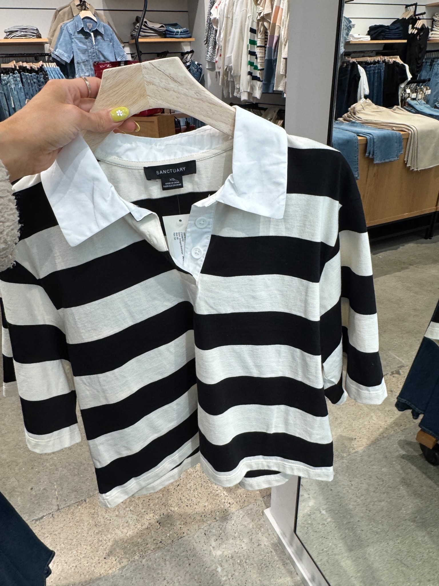 Loved this rugby top at Evereve today. Black and ivory- so cute. 